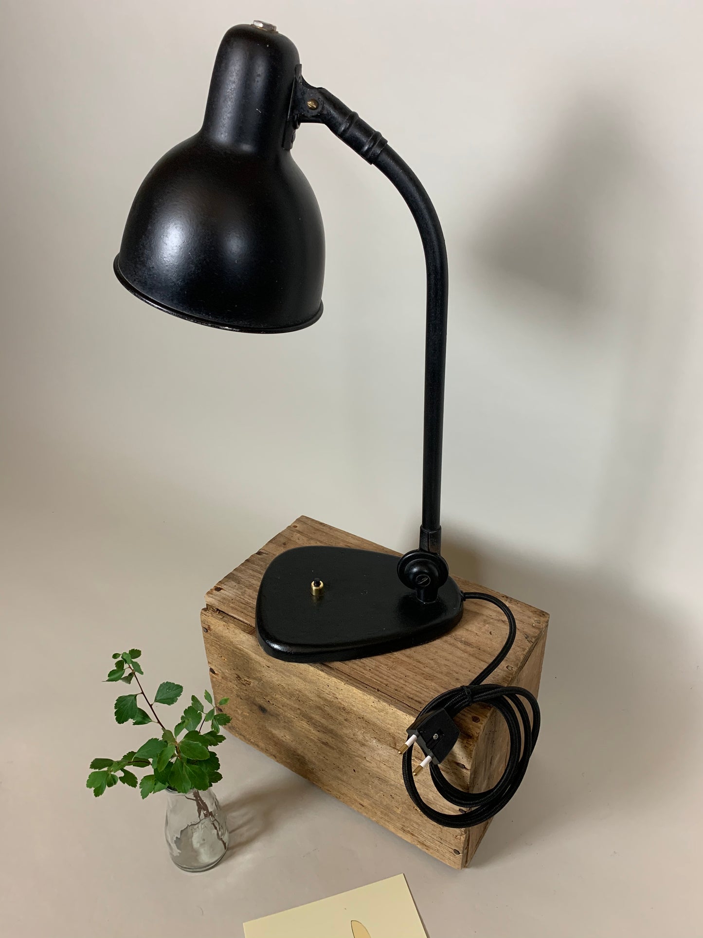 Schöne Vintage Lampe, die Vilhelm Lauritzen zugeschrieben wird