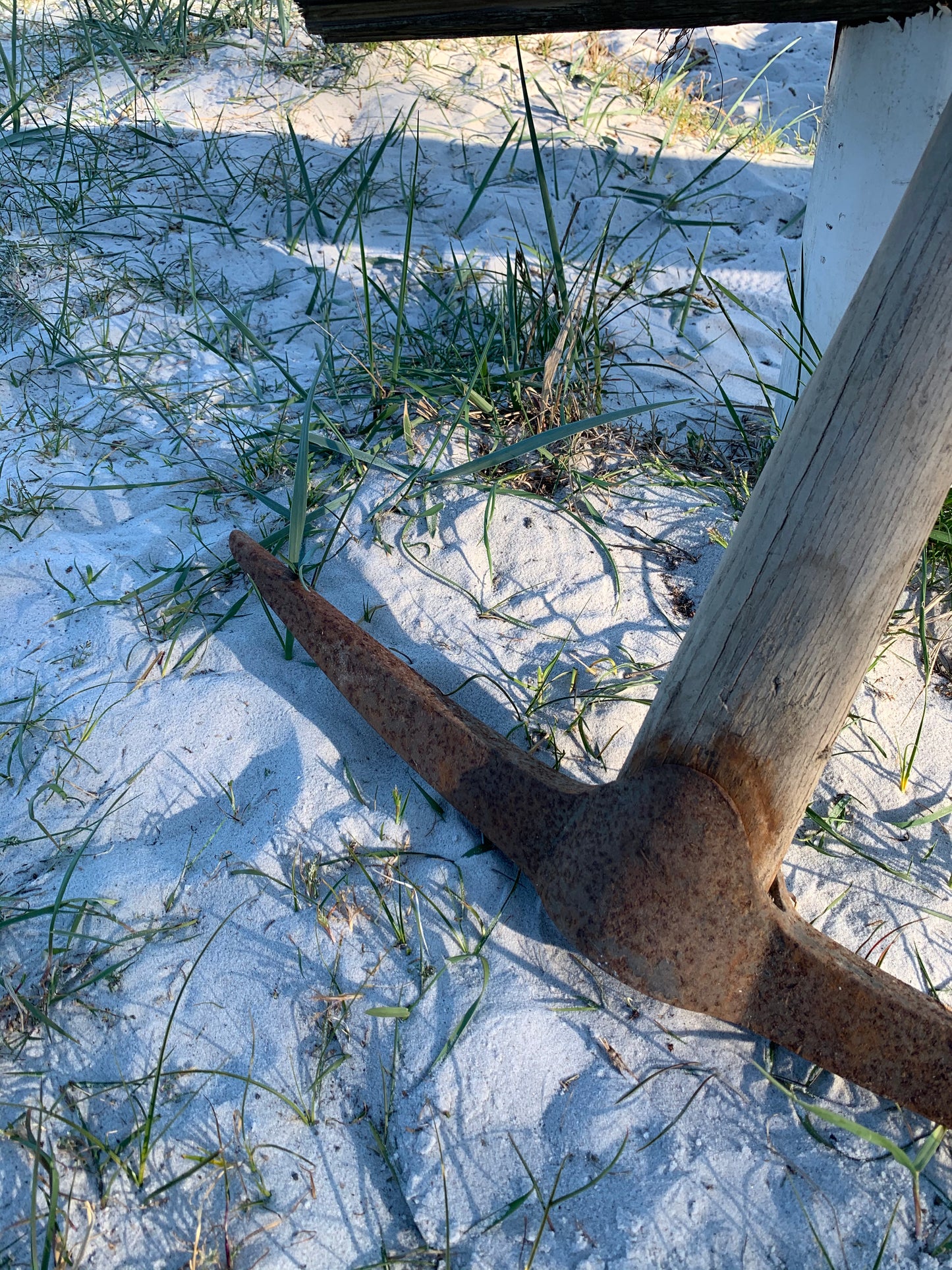 Schöne alte Spitzhacke mit schöner Patina