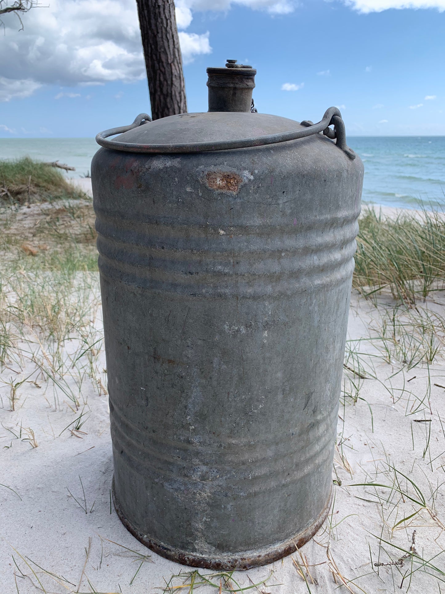 Großer patinierter Benzinkanister 40 L.