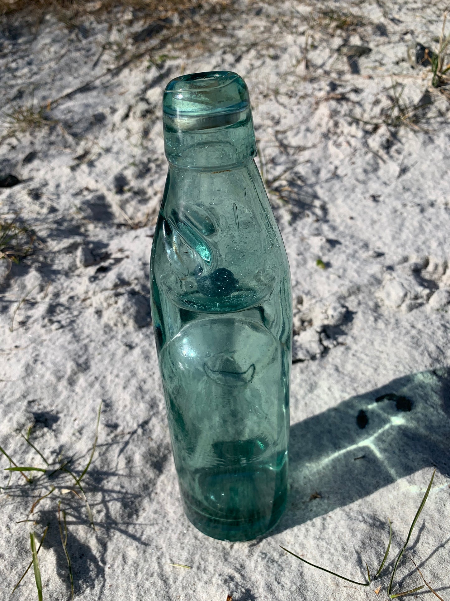 Rustikale Flasche mit Kugel