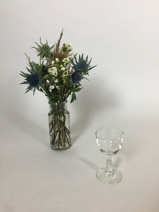 Schönes kleines dekoratives Glas