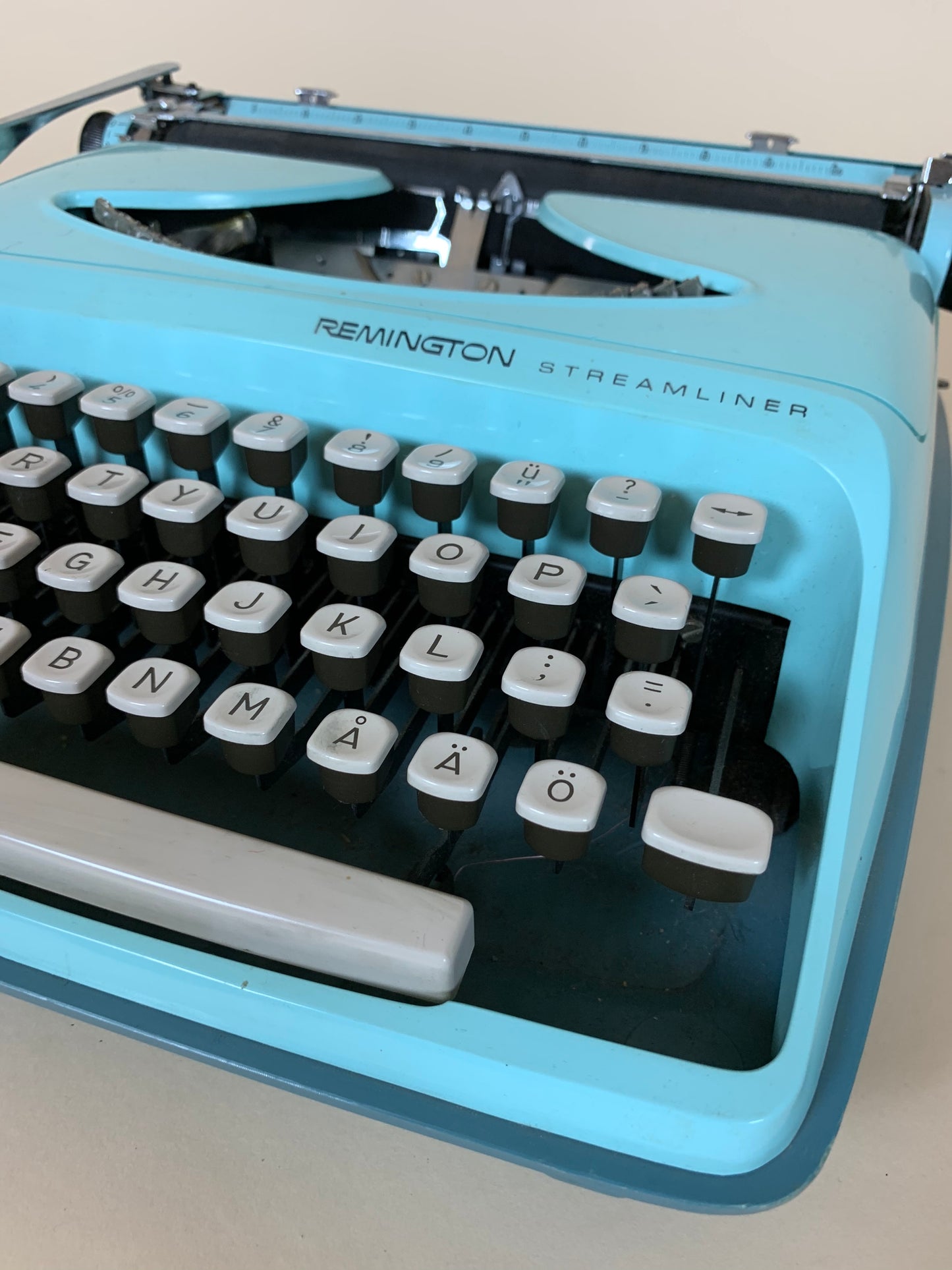 Schreibmaschine in Hellblau von Remington