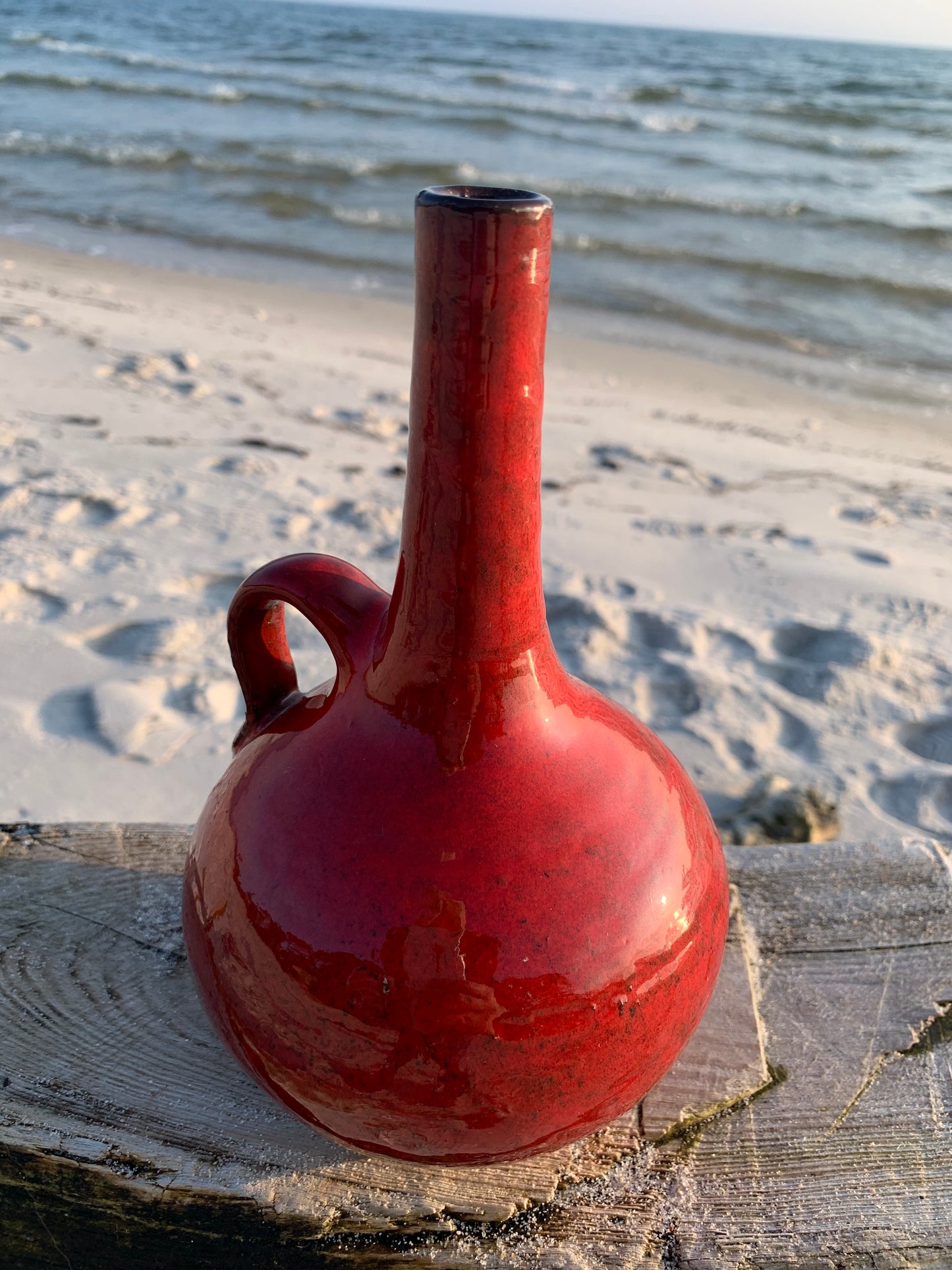 Vase aus roter Keramik