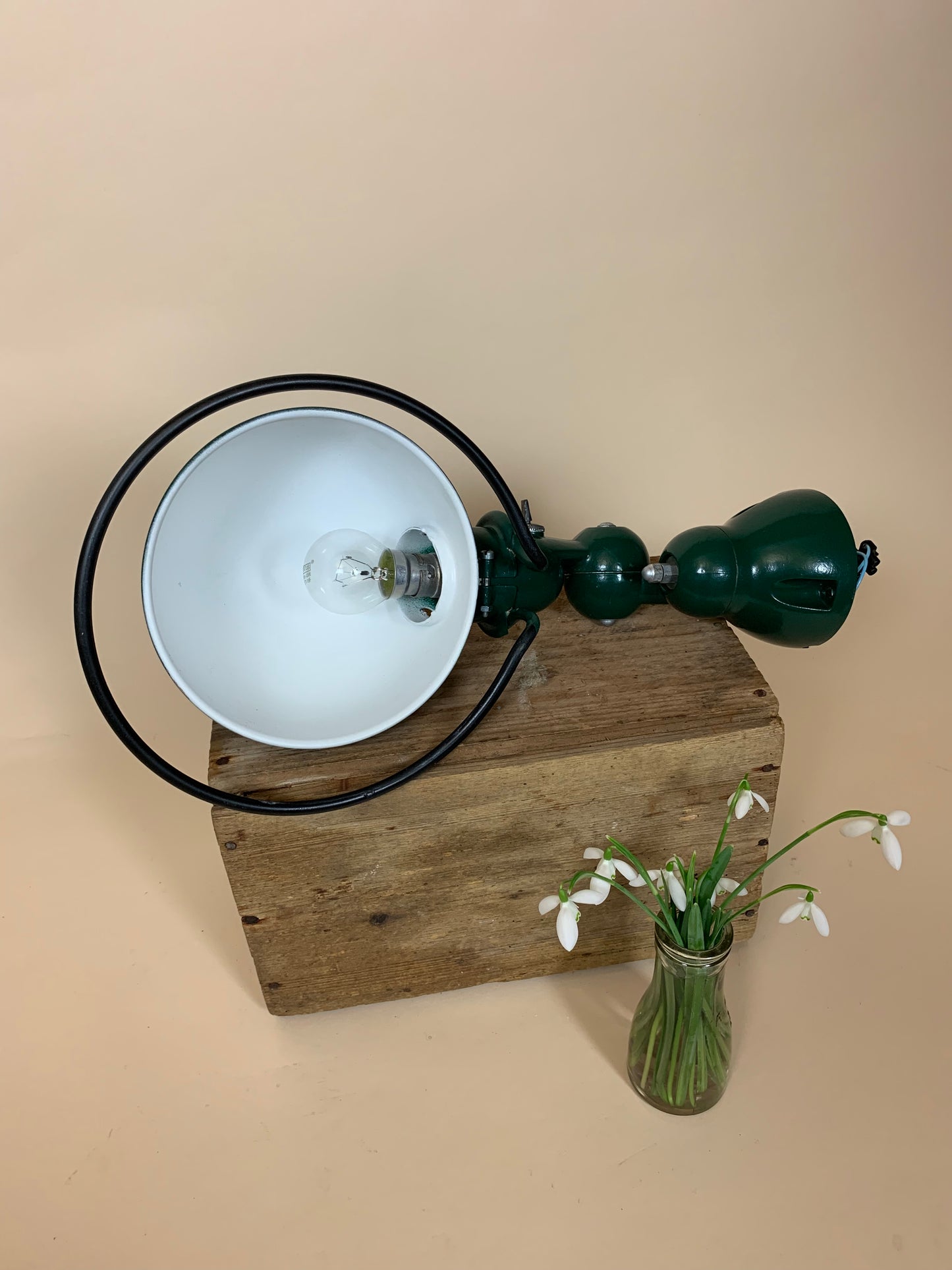 Grüne Jieldé-Wandlampe