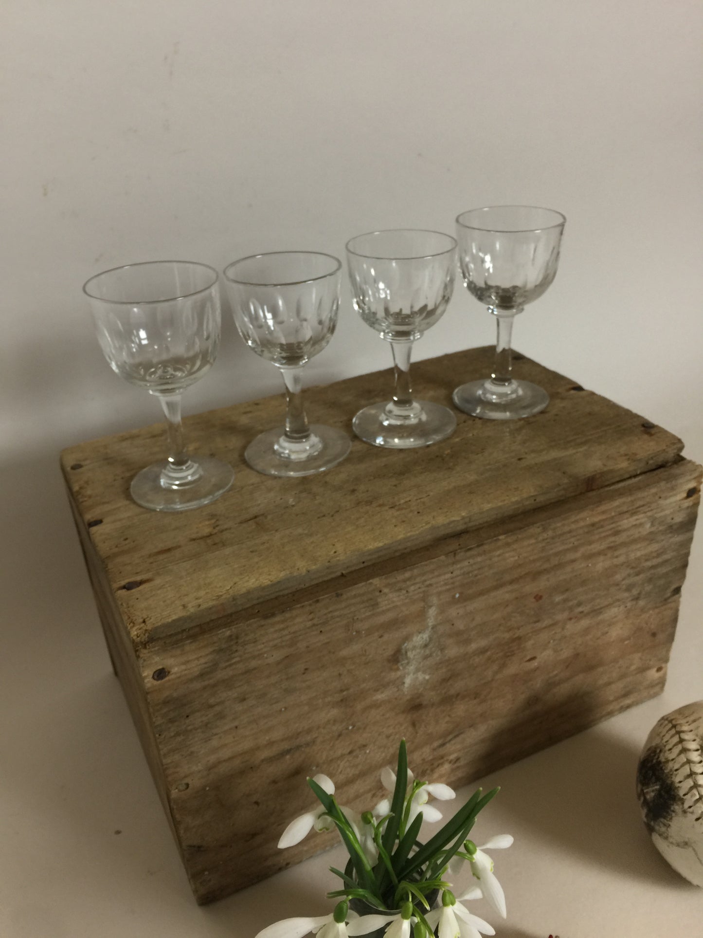 Vier schöne alte Gläser