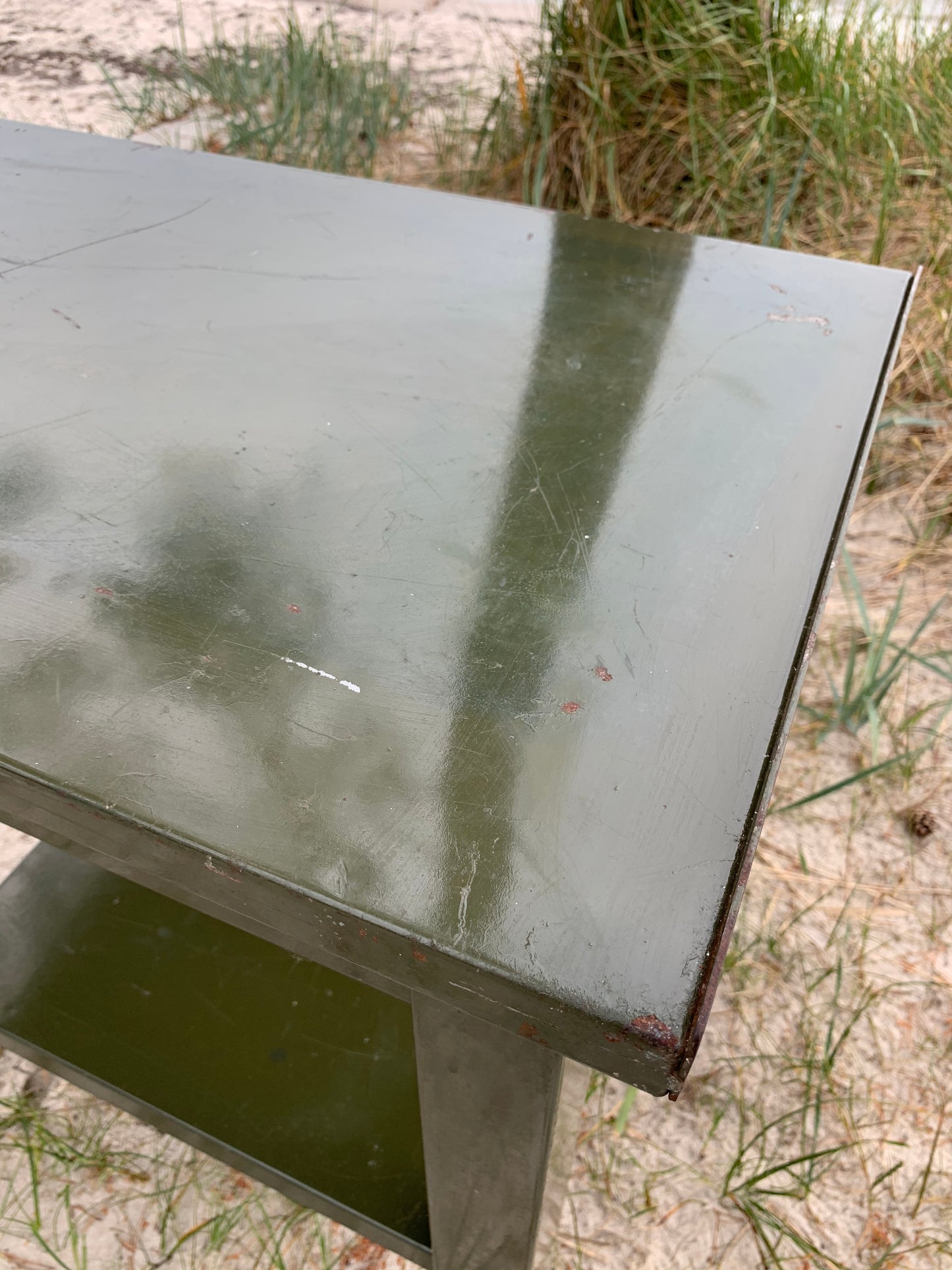 Rolltisch aus Metall - Grün