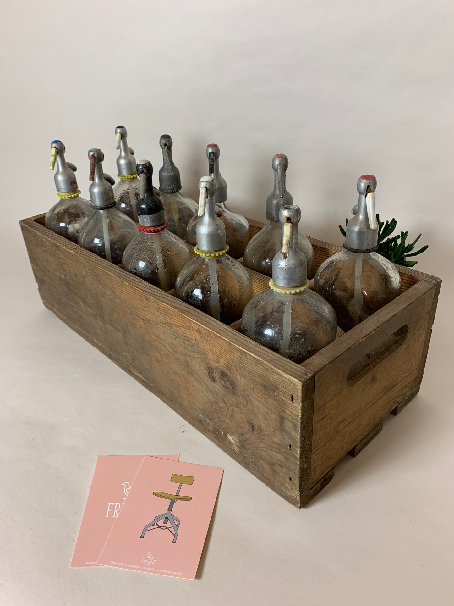 Holzkiste mit Platz für 10 Siphonflaschen - der Preis gilt nur für die Kiste, ohne Flaschen