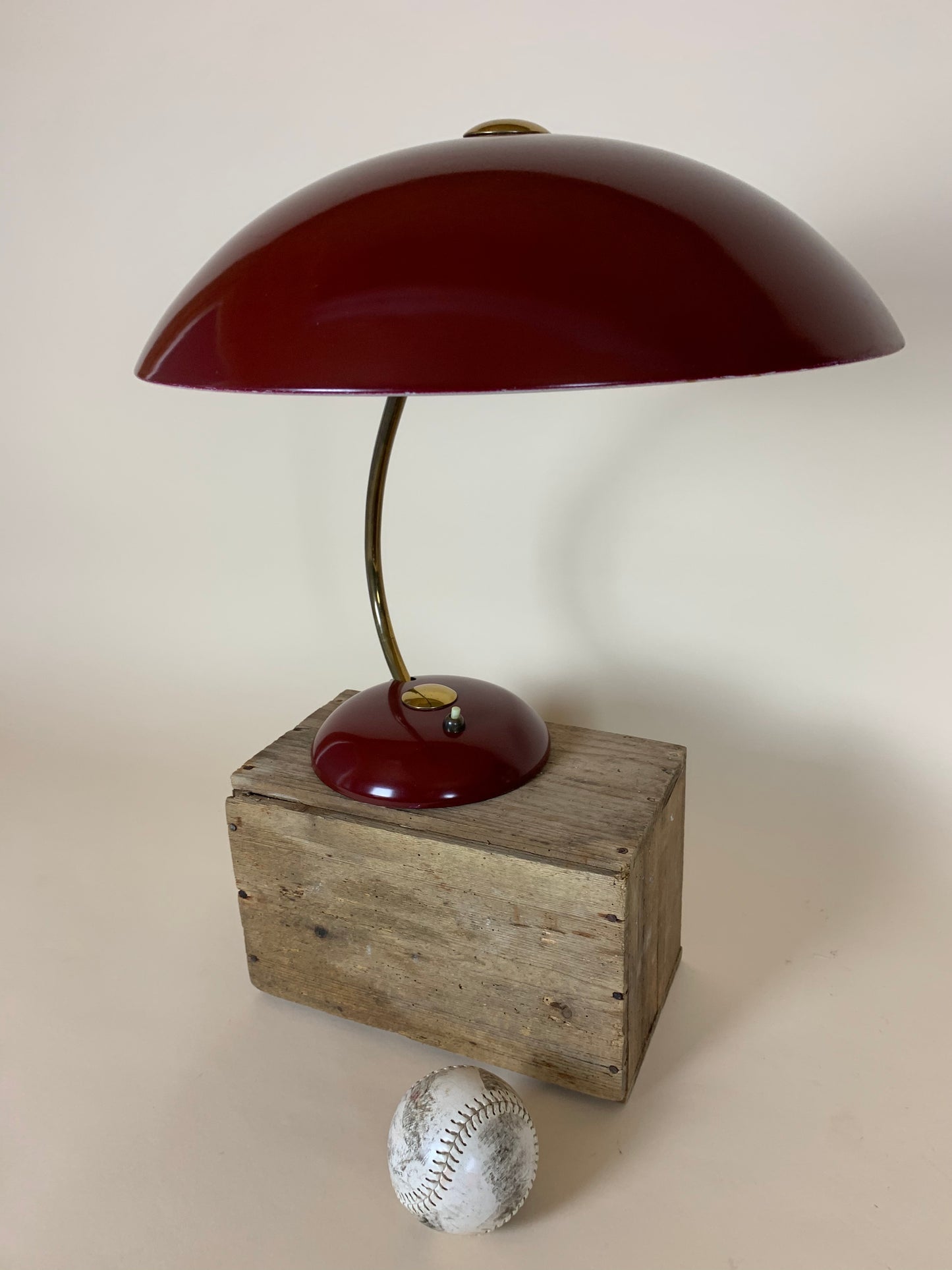 Helo Vintage Lampe in Dunkelrot