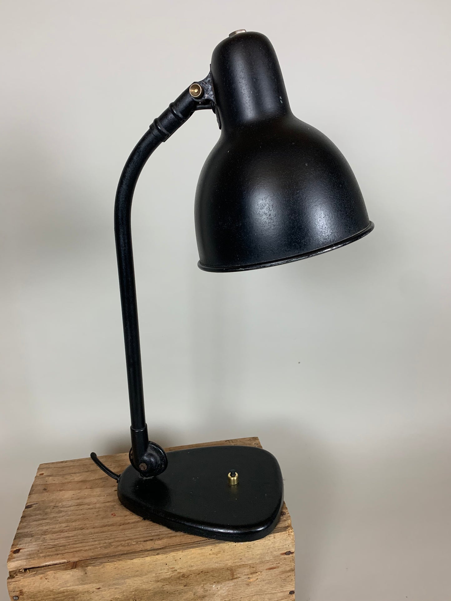 Schöne Vintage Lampe, die Vilhelm Lauritzen zugeschrieben wird