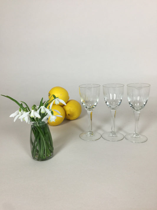 Drei schöne Gläser (drei Stück zusammen verkauft)