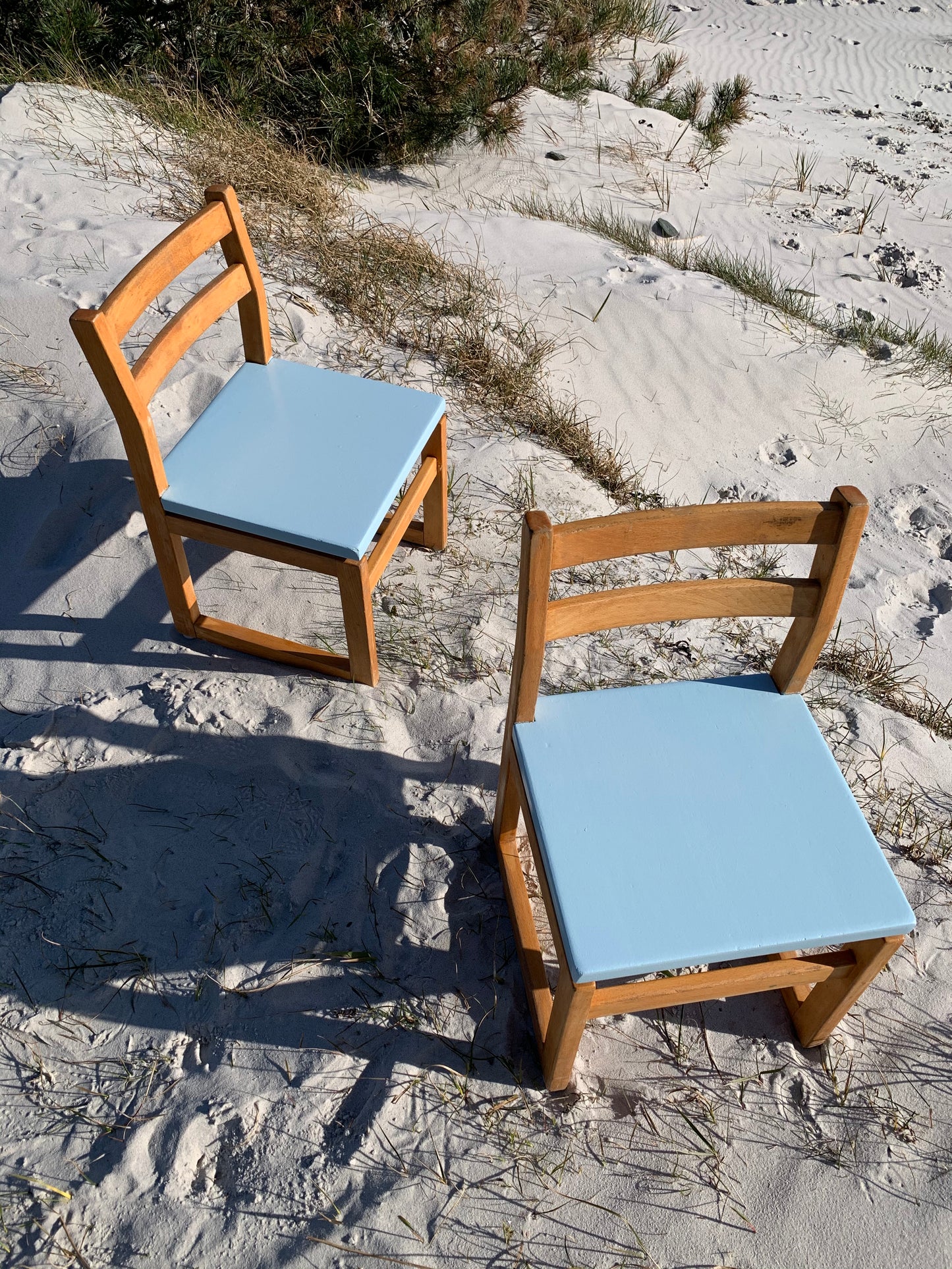 Kinderstuhl aus Holz mit Sitzfläche in hellblau - Der Preis gilt pro STCK.