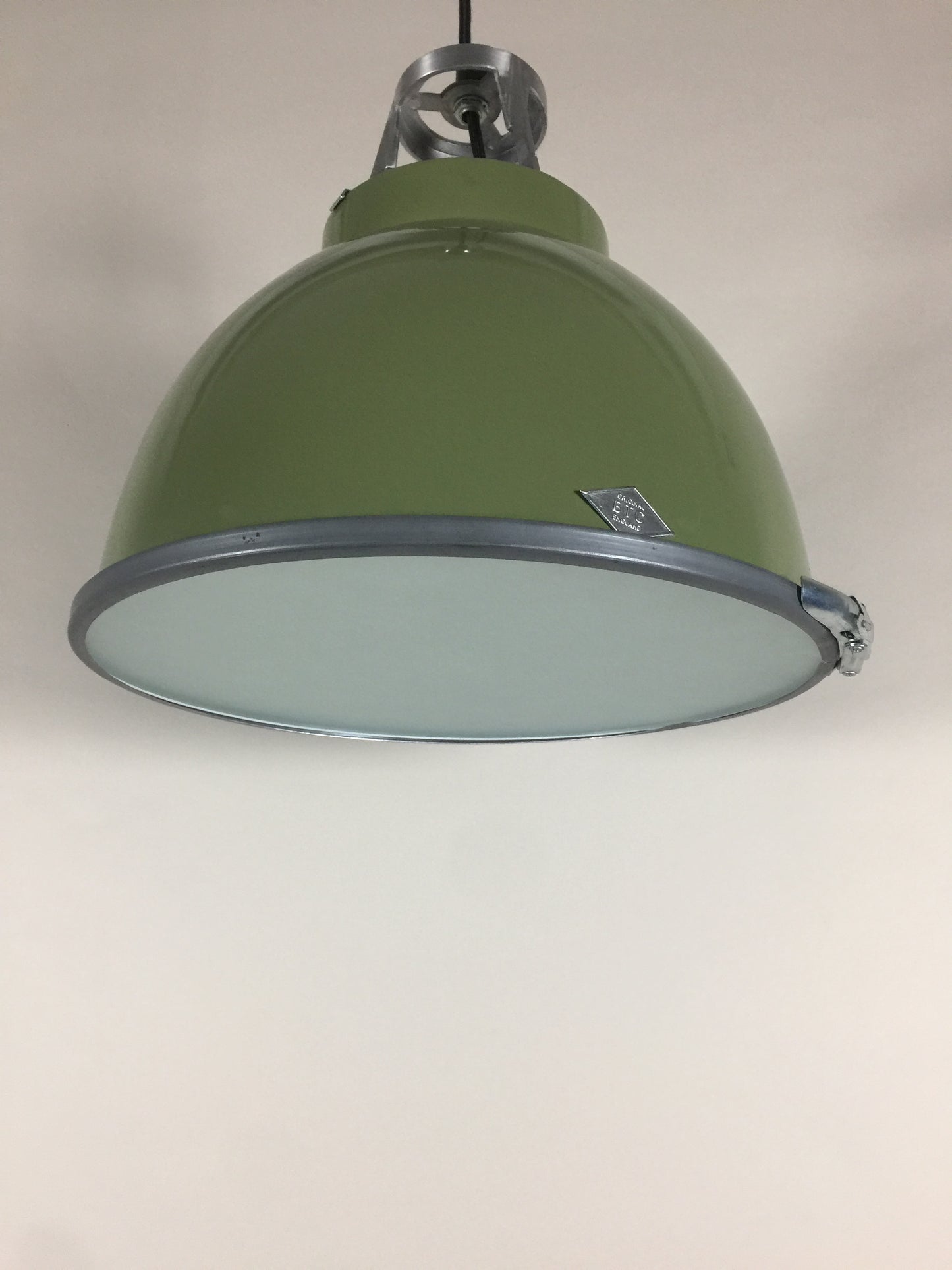 Original BTC Lampe - Titan in schöner grüner Farbe mit sandgestrahltem Glas