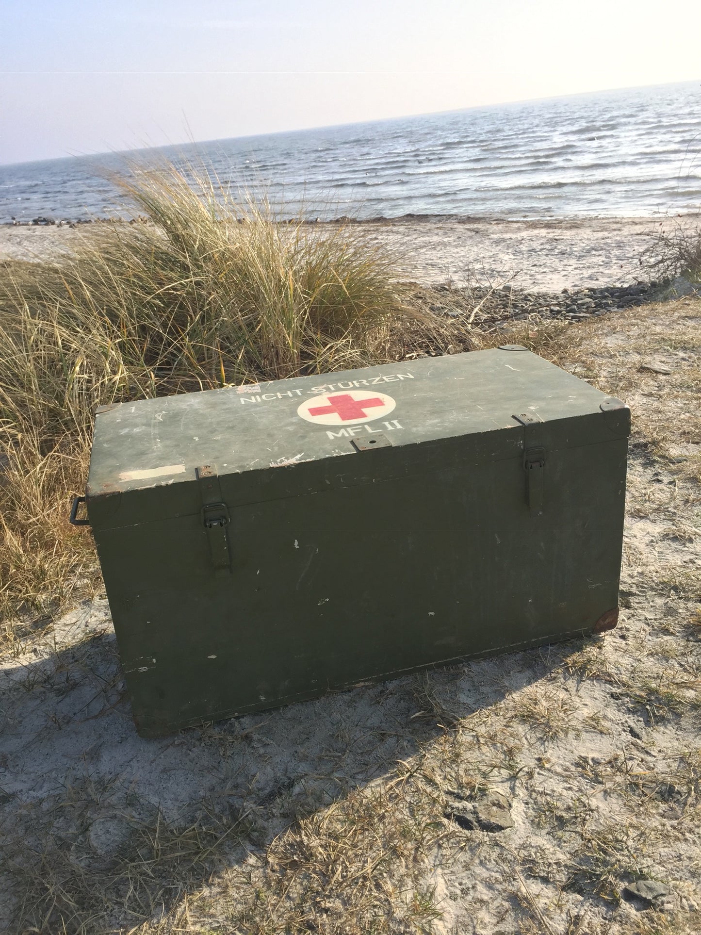 Große schöne Rote-Kreuz-Box