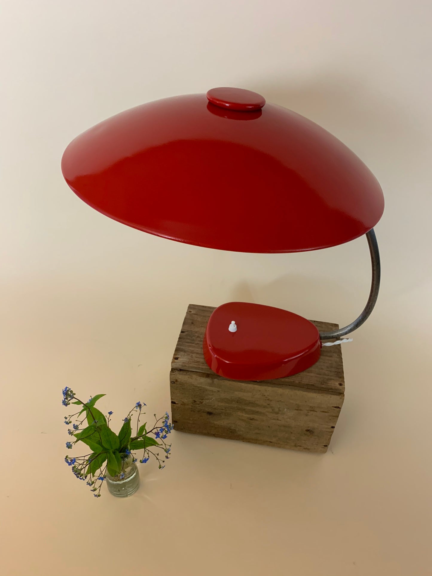 LBL-Lampe in schöner roter Farbe