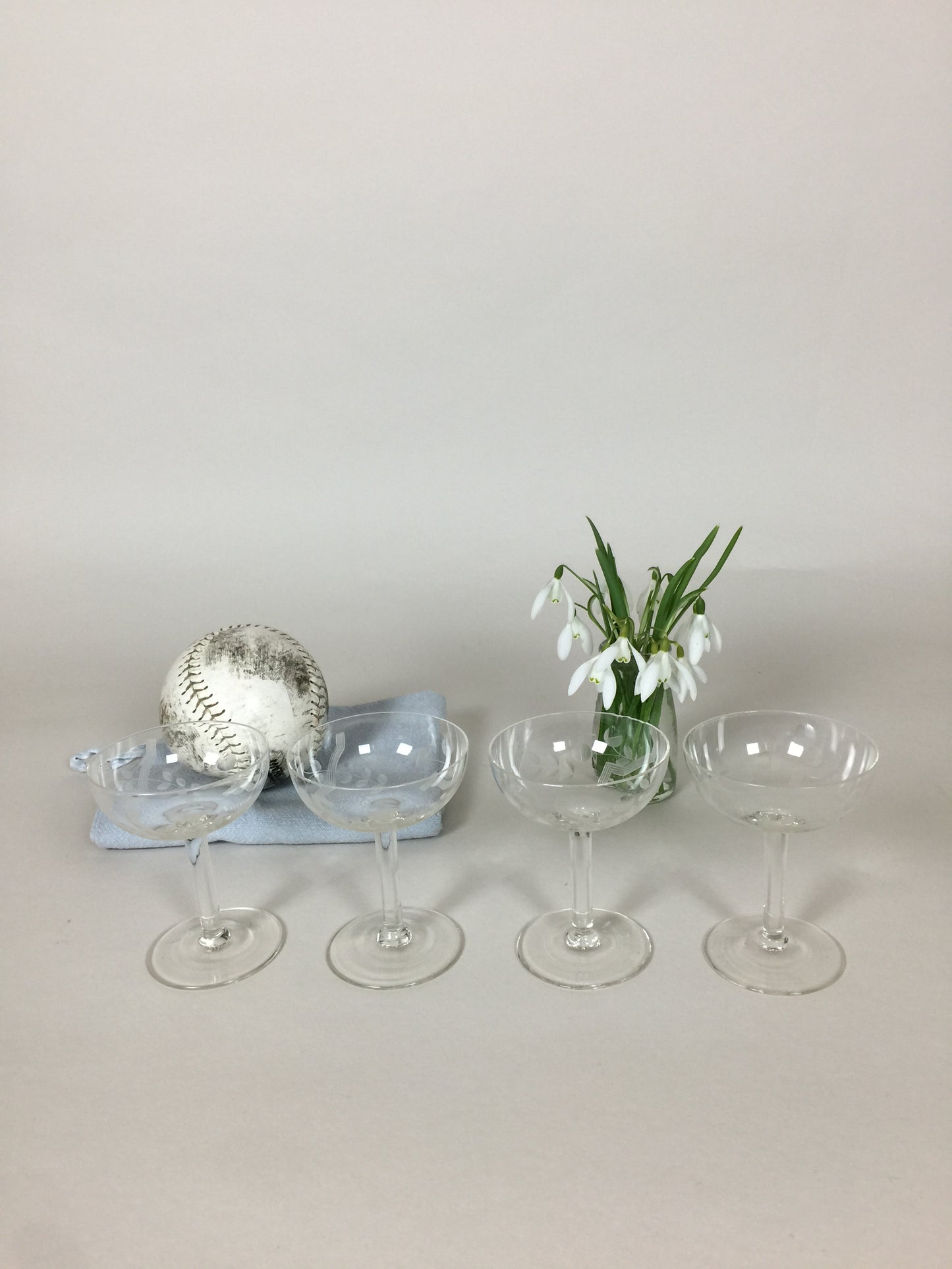 Schöne Gläser (vier Stück zusammen verkauft)