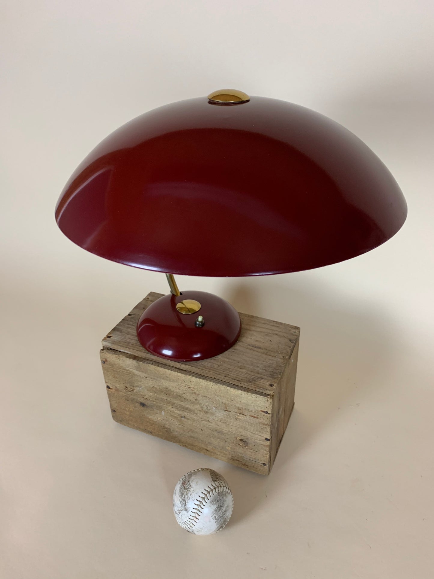 Helo Vintage Lampe in Dunkelrot