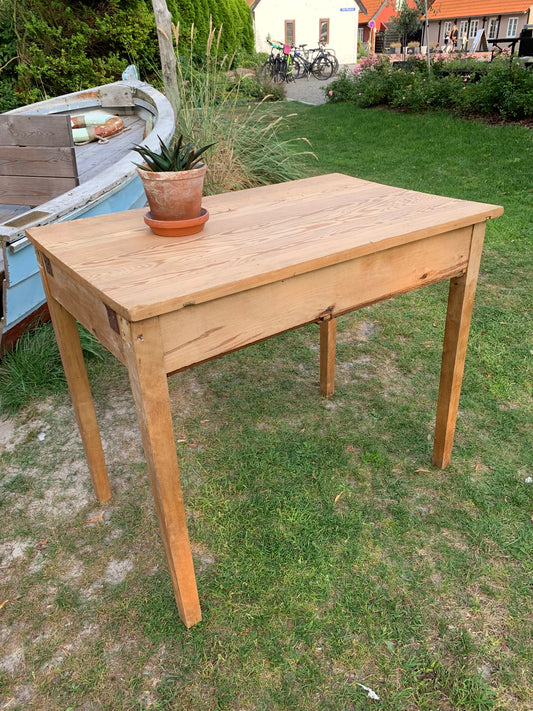 Schöner Holztisch aus Schweden - mit Stauraum unter der Tischplatte