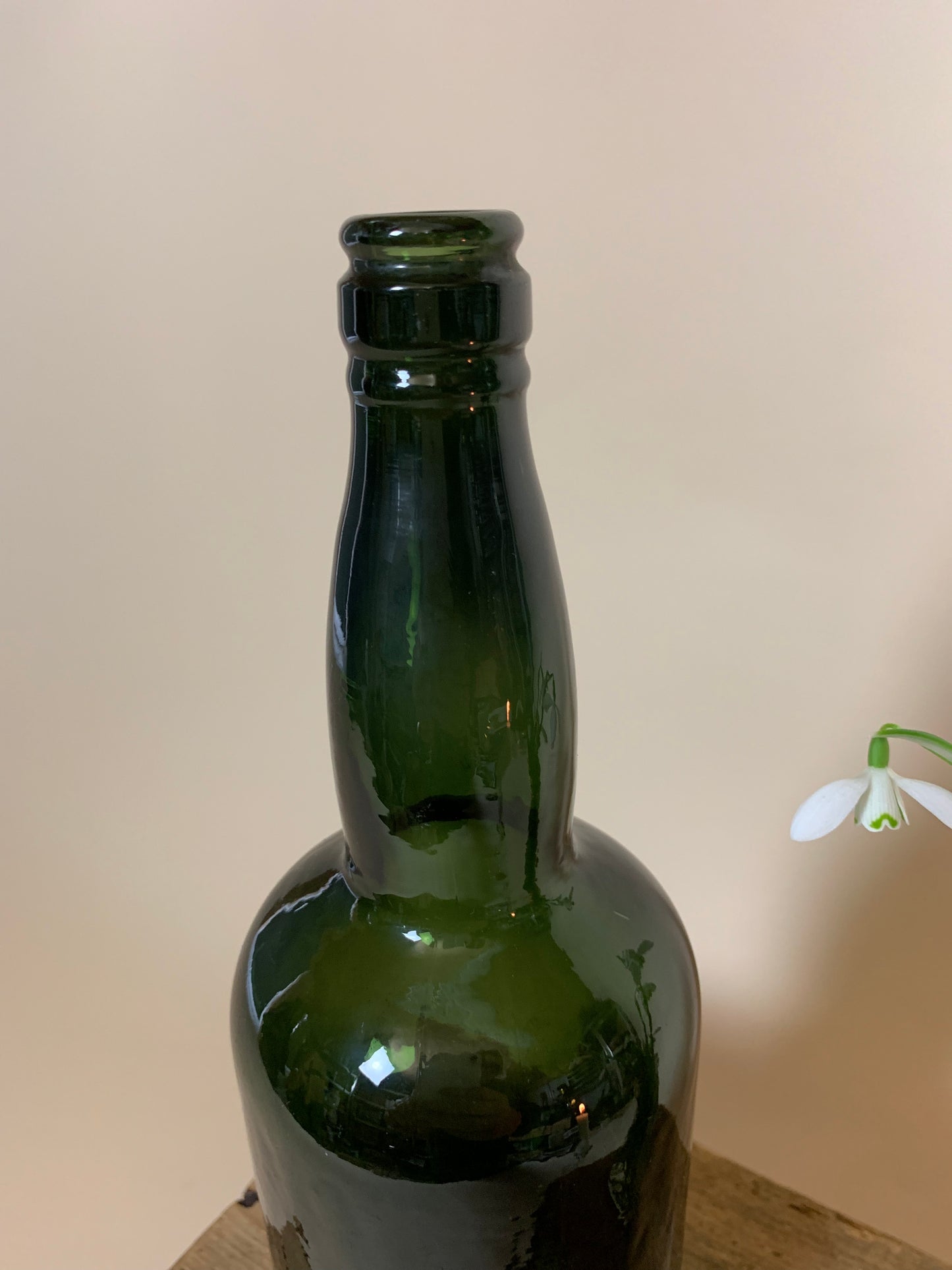 Dunkelgrüne Flasche