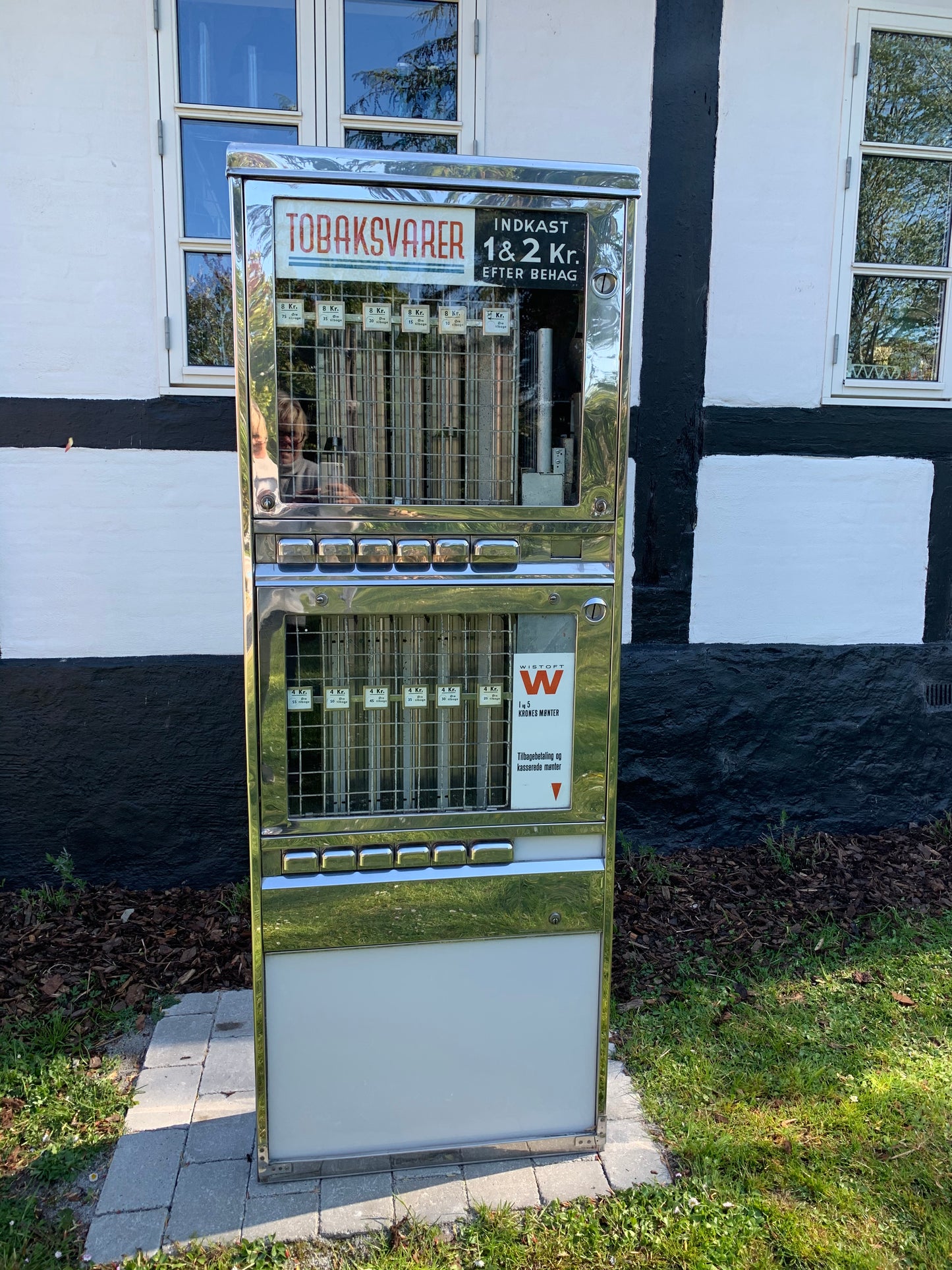 Schöner alter Automat für Zigaretten