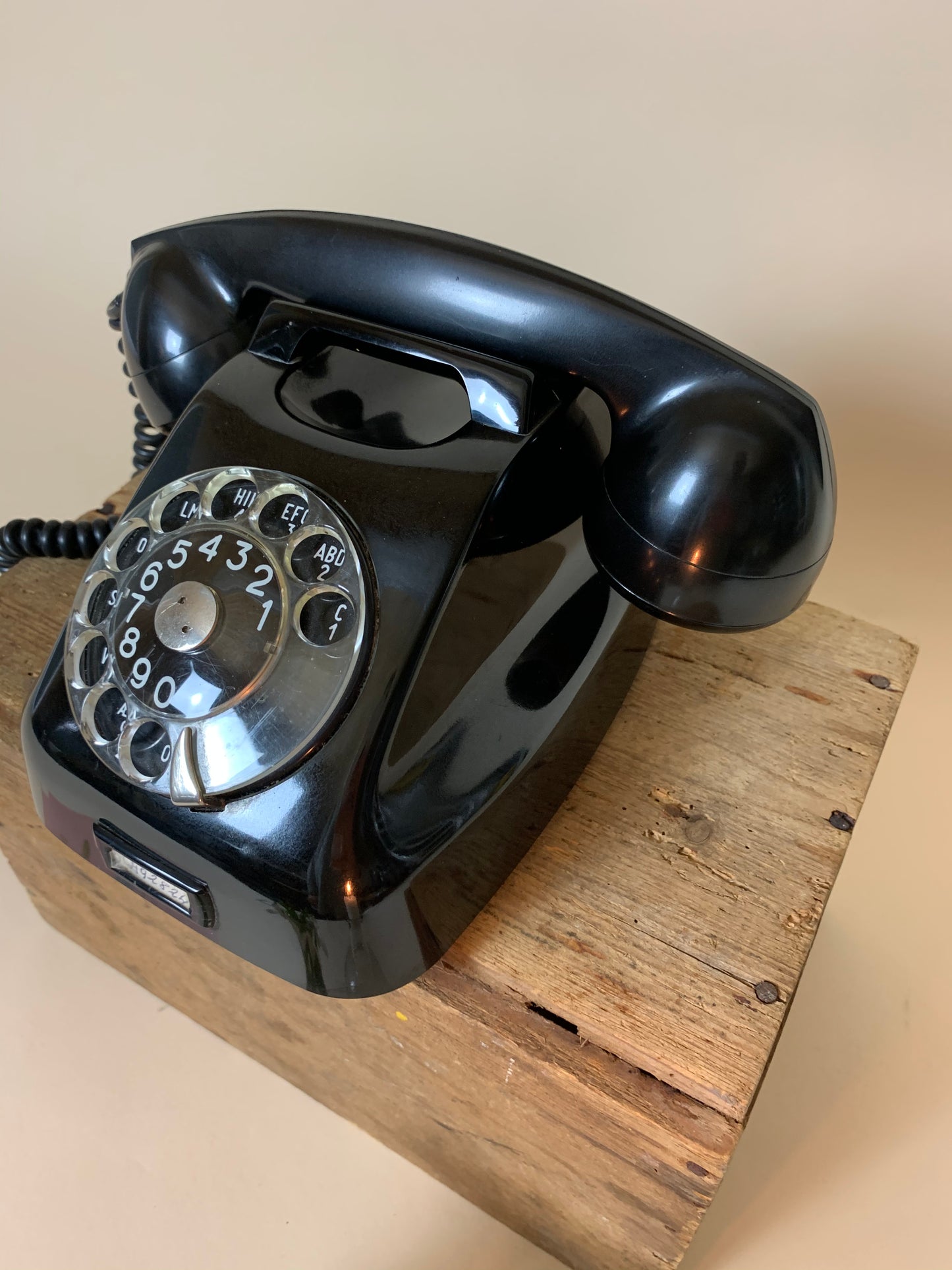 Telefon aus schwarzem Bakelit