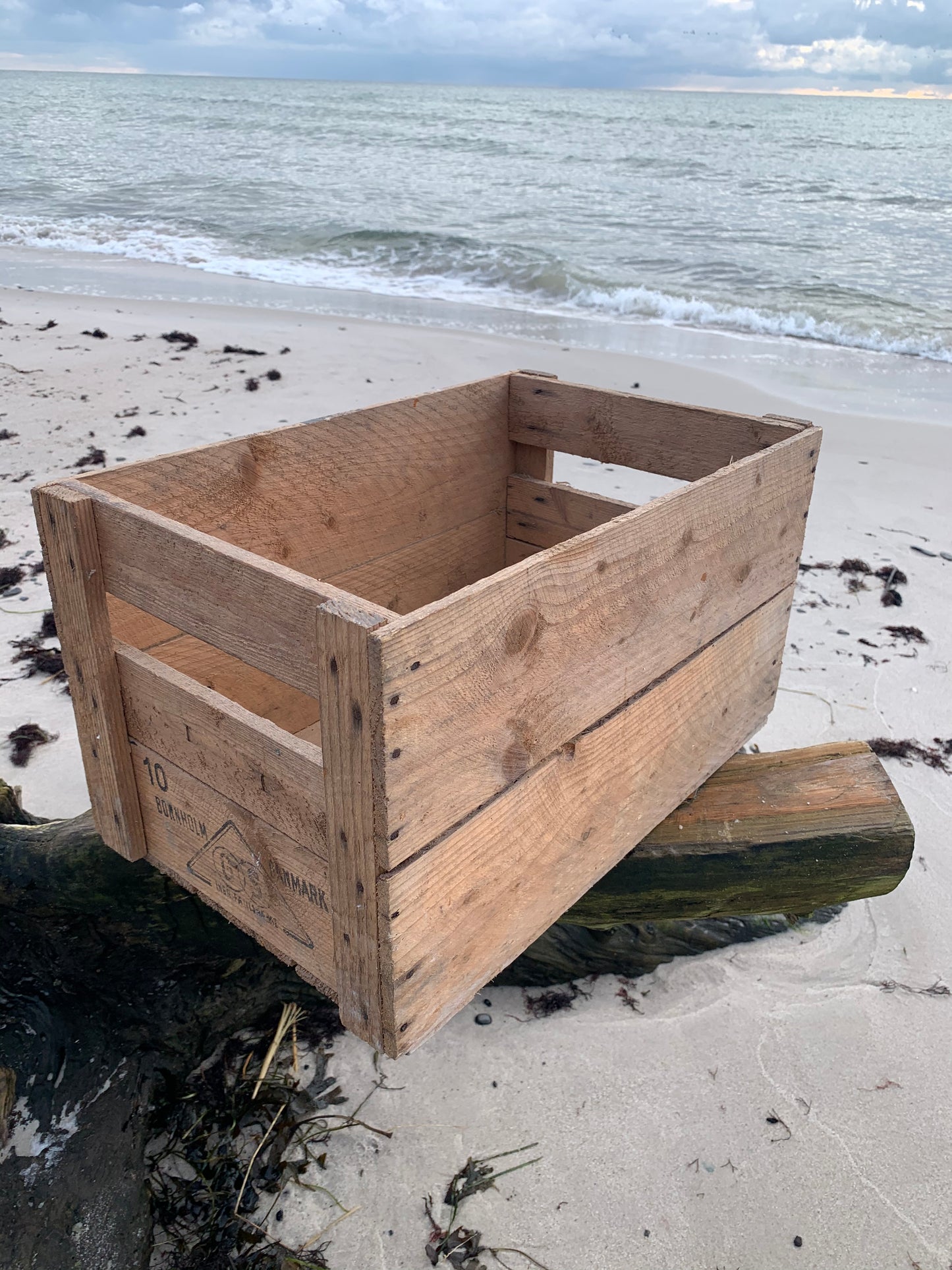 Schöne Holzkiste mit Text aus Bornholm