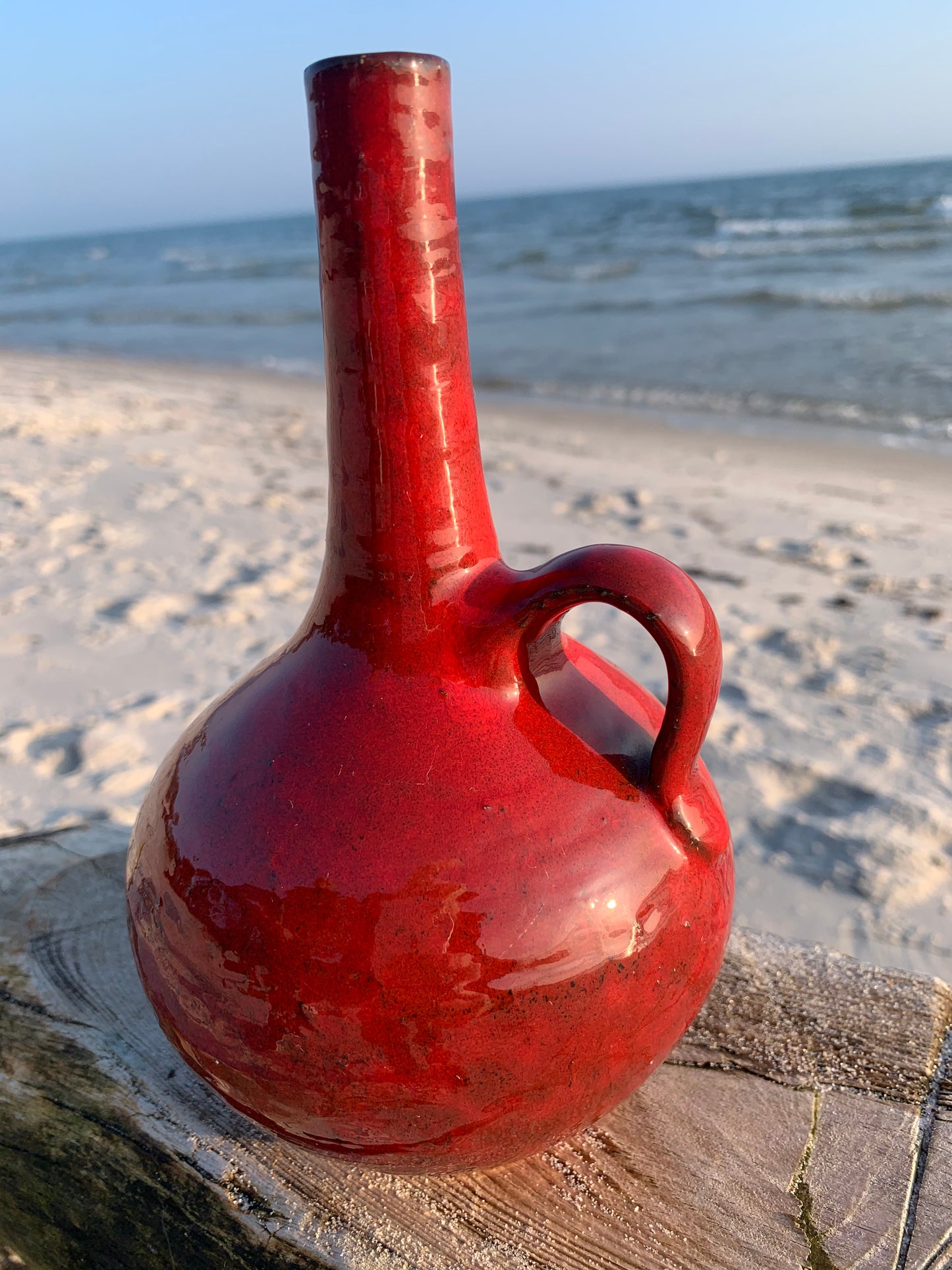 Vase aus roter Keramik