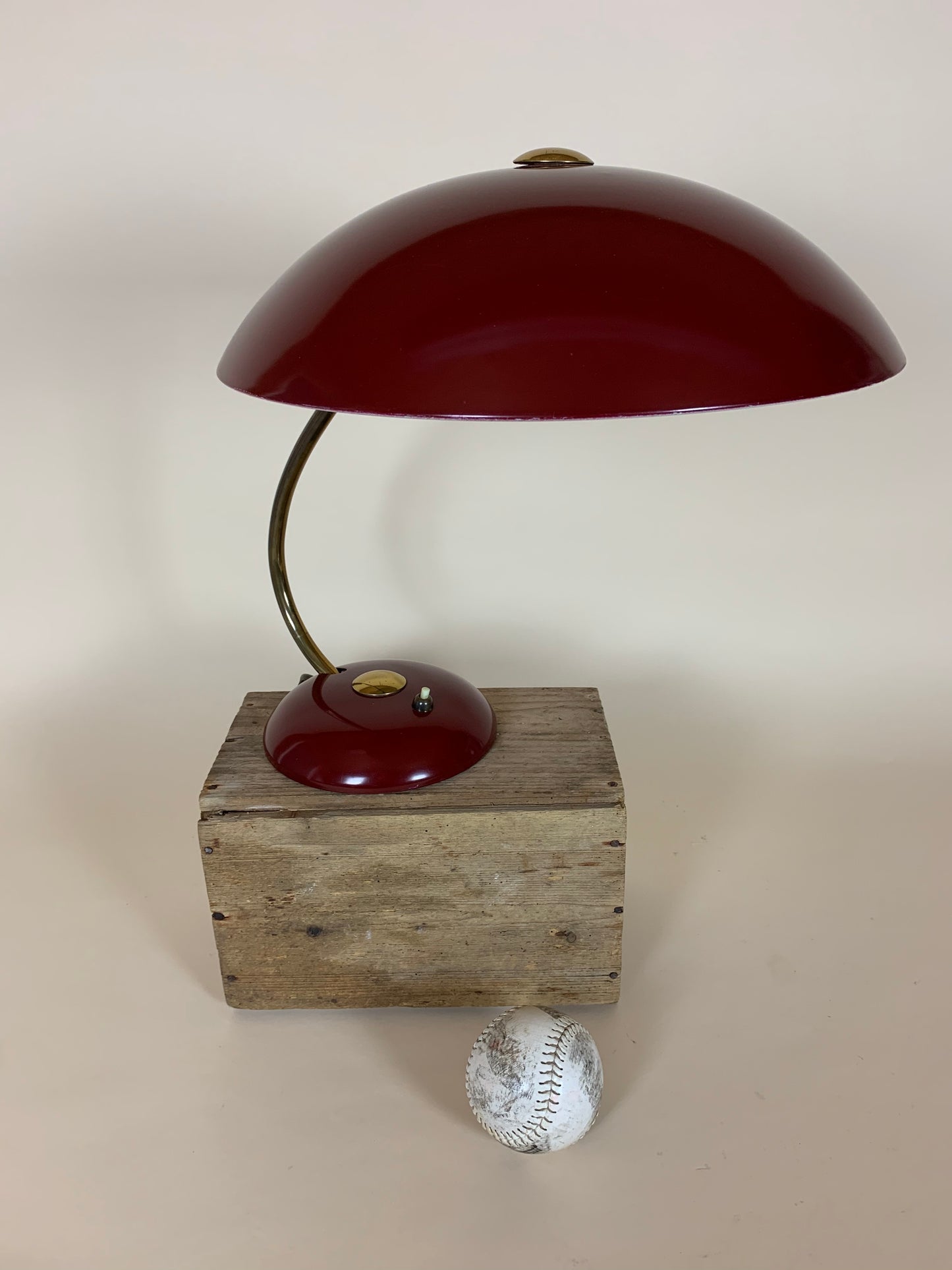 Helo Vintage Lampe in Dunkelrot