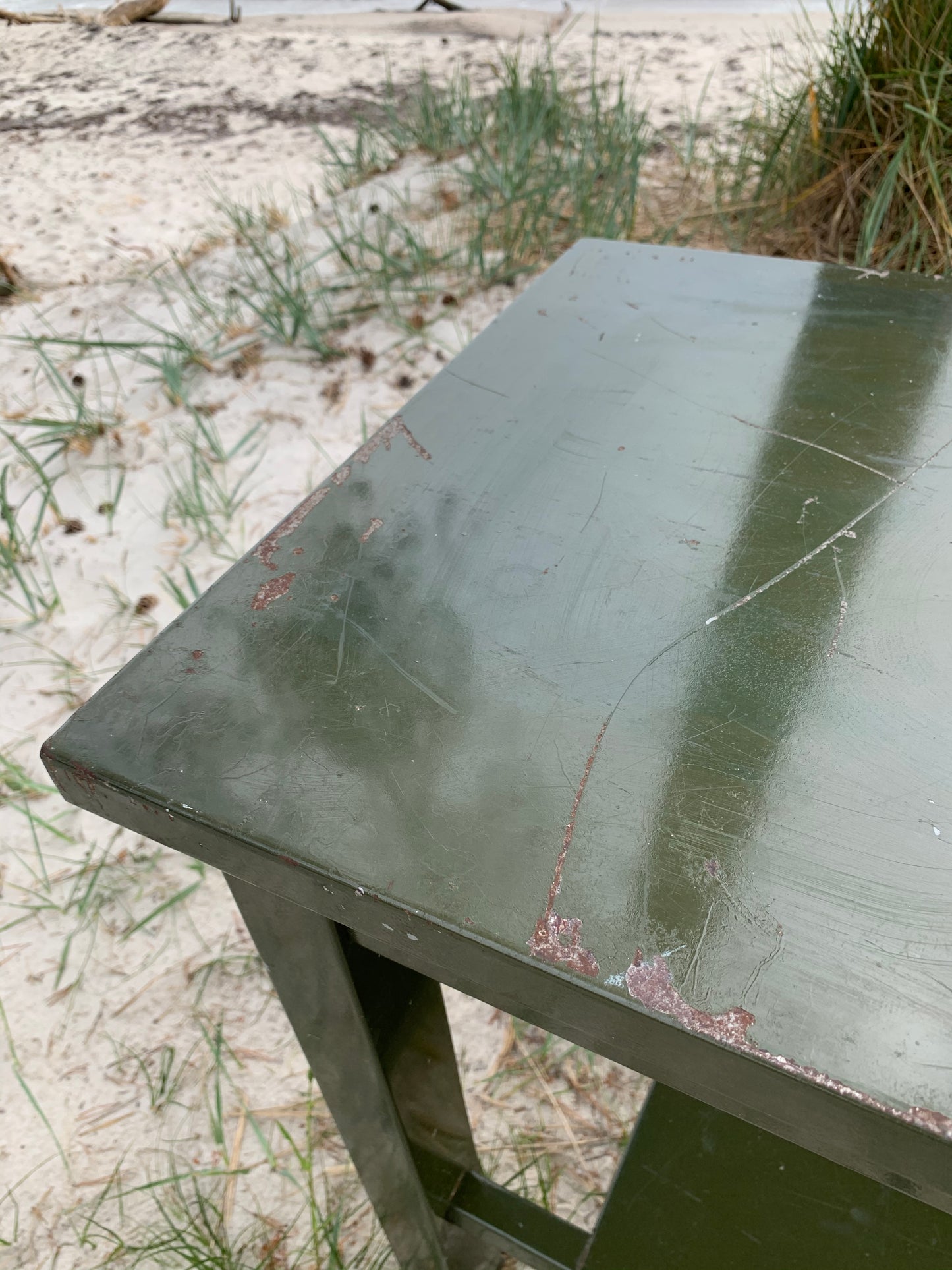 Rolltisch aus Metall - Grün