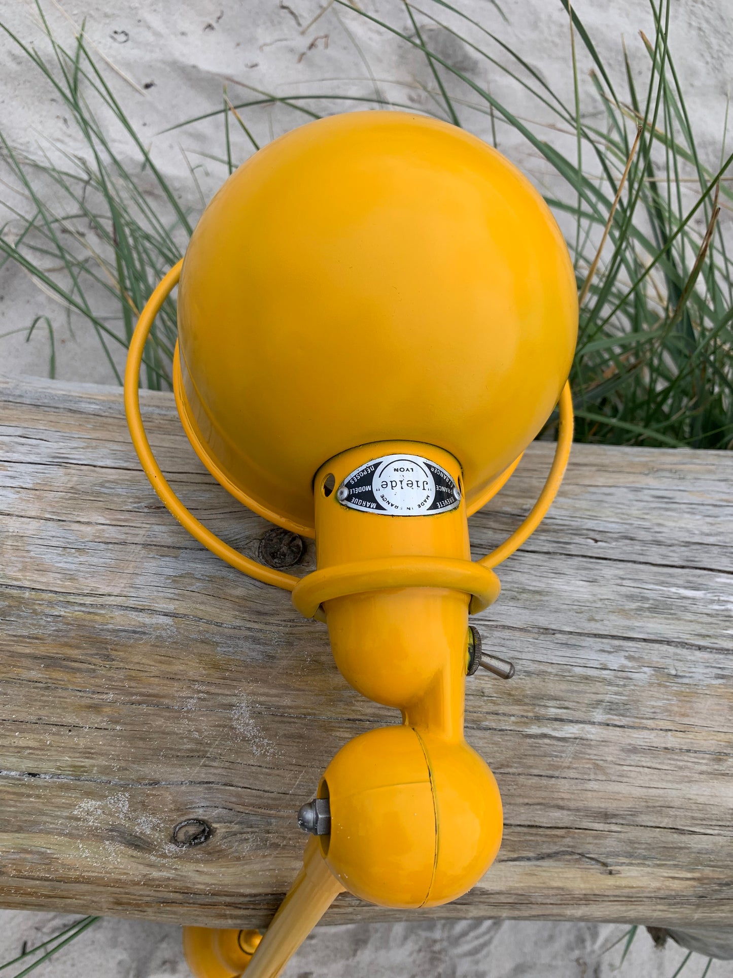 Gelbe Jieldé-Lampe mit 1 Arm und Tischbefestigung