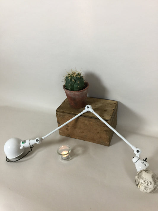 Schöne kleine Jieldé Lampe in weiß mit Schalter