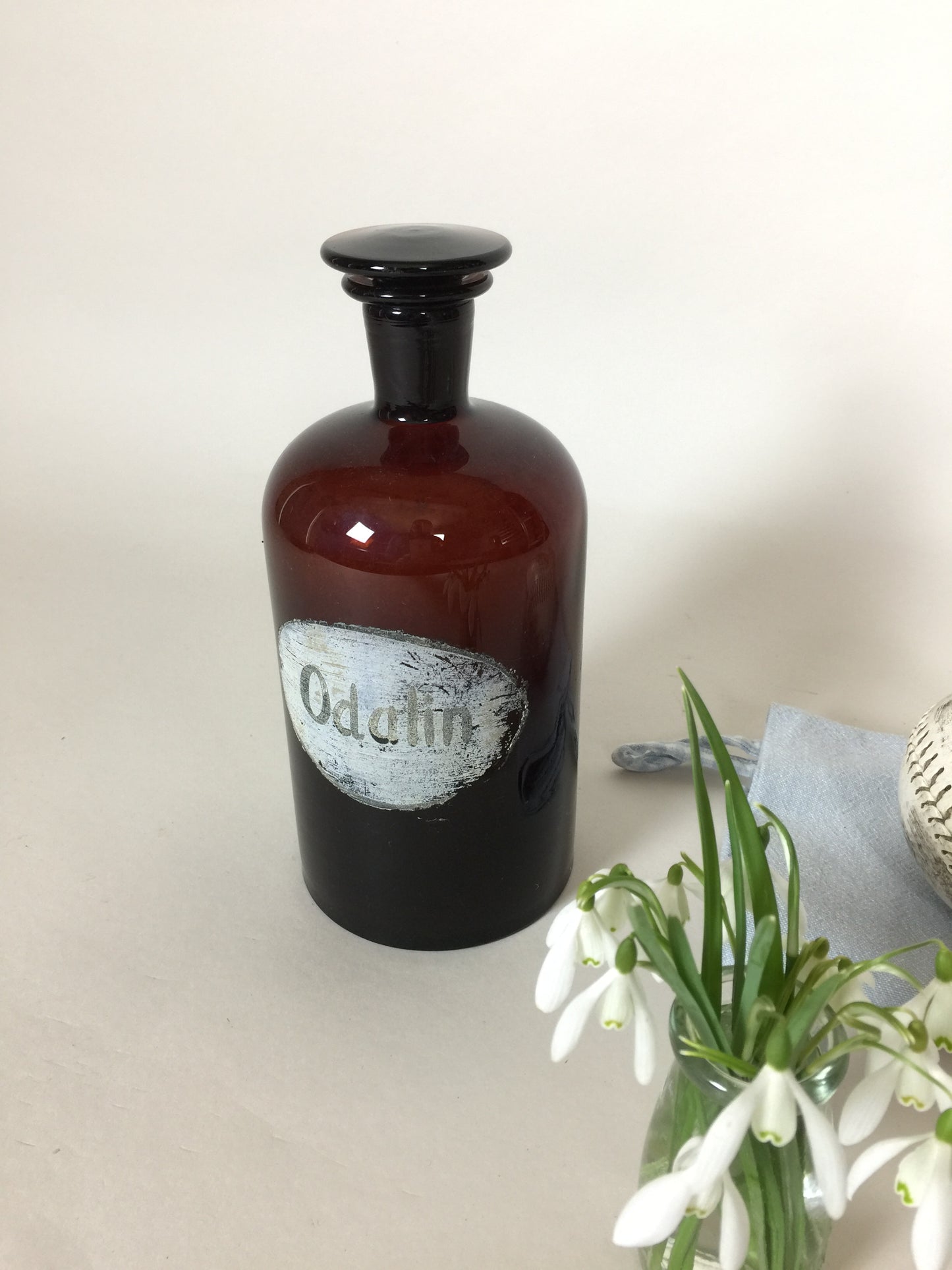 Apothekerflasche mit Text und Deckel