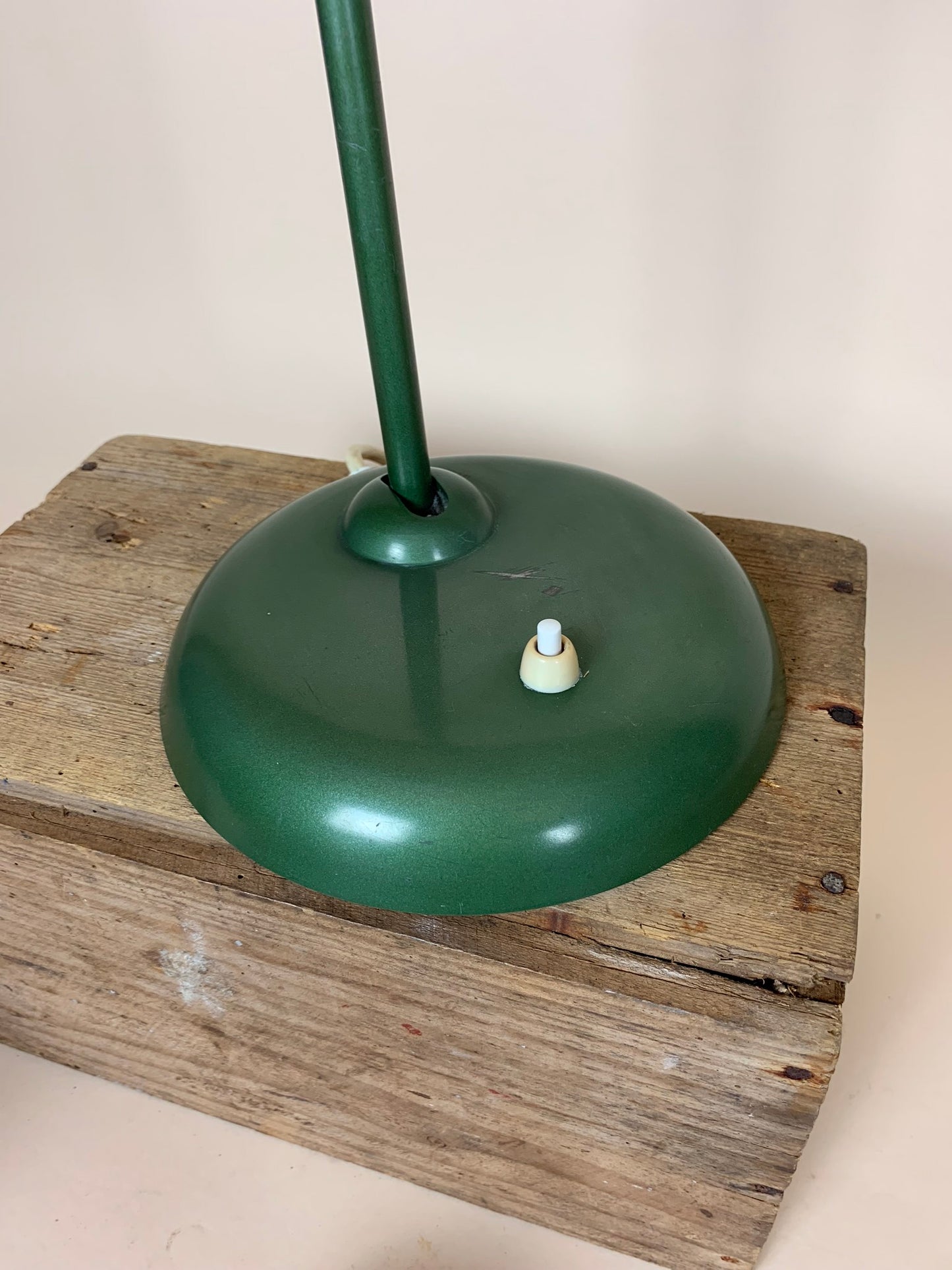 Grüne Kaiser Idell Lampe - entworfen von Christian Dell