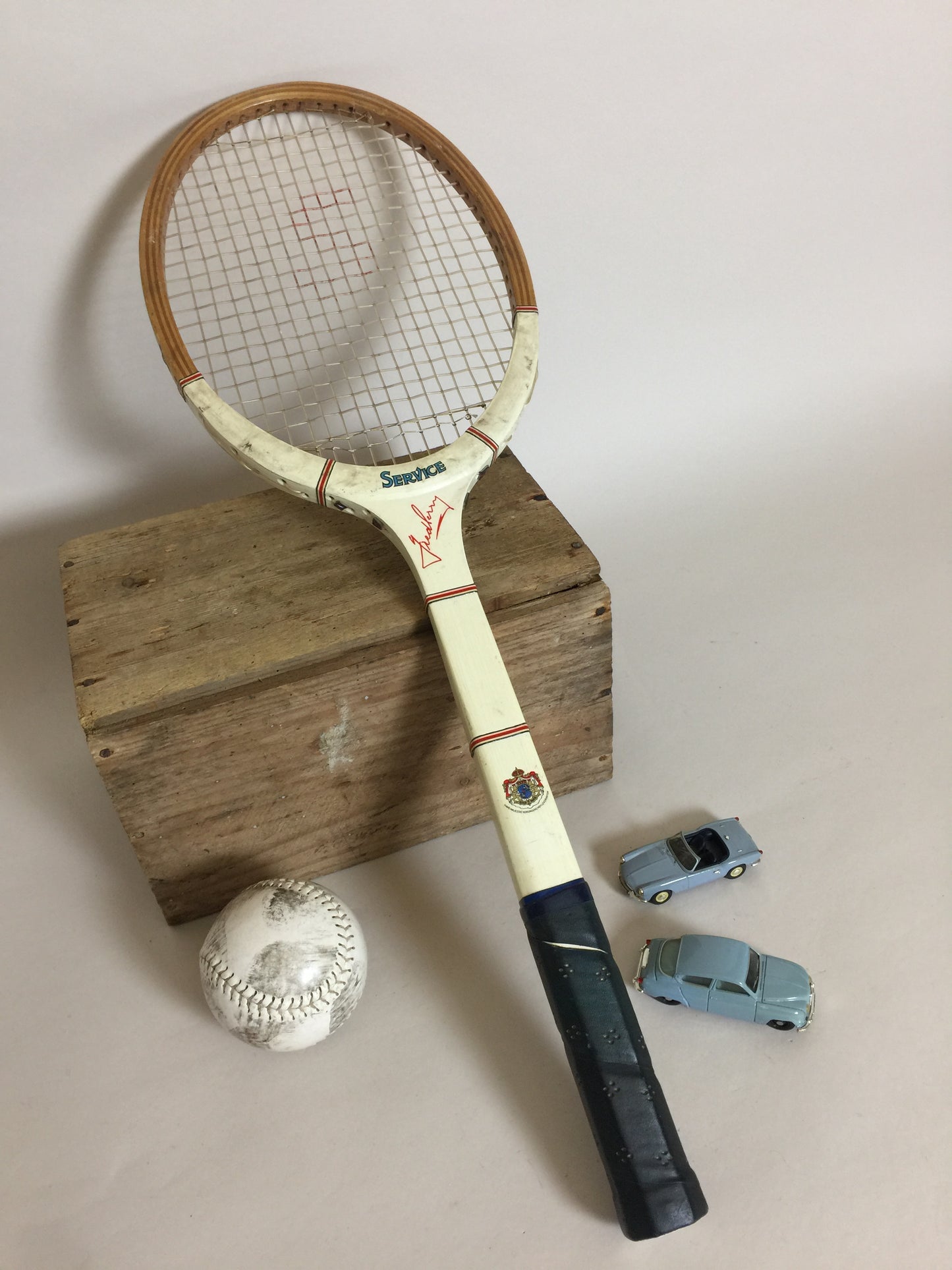 Schöner alter schwedischer Tennisschläger