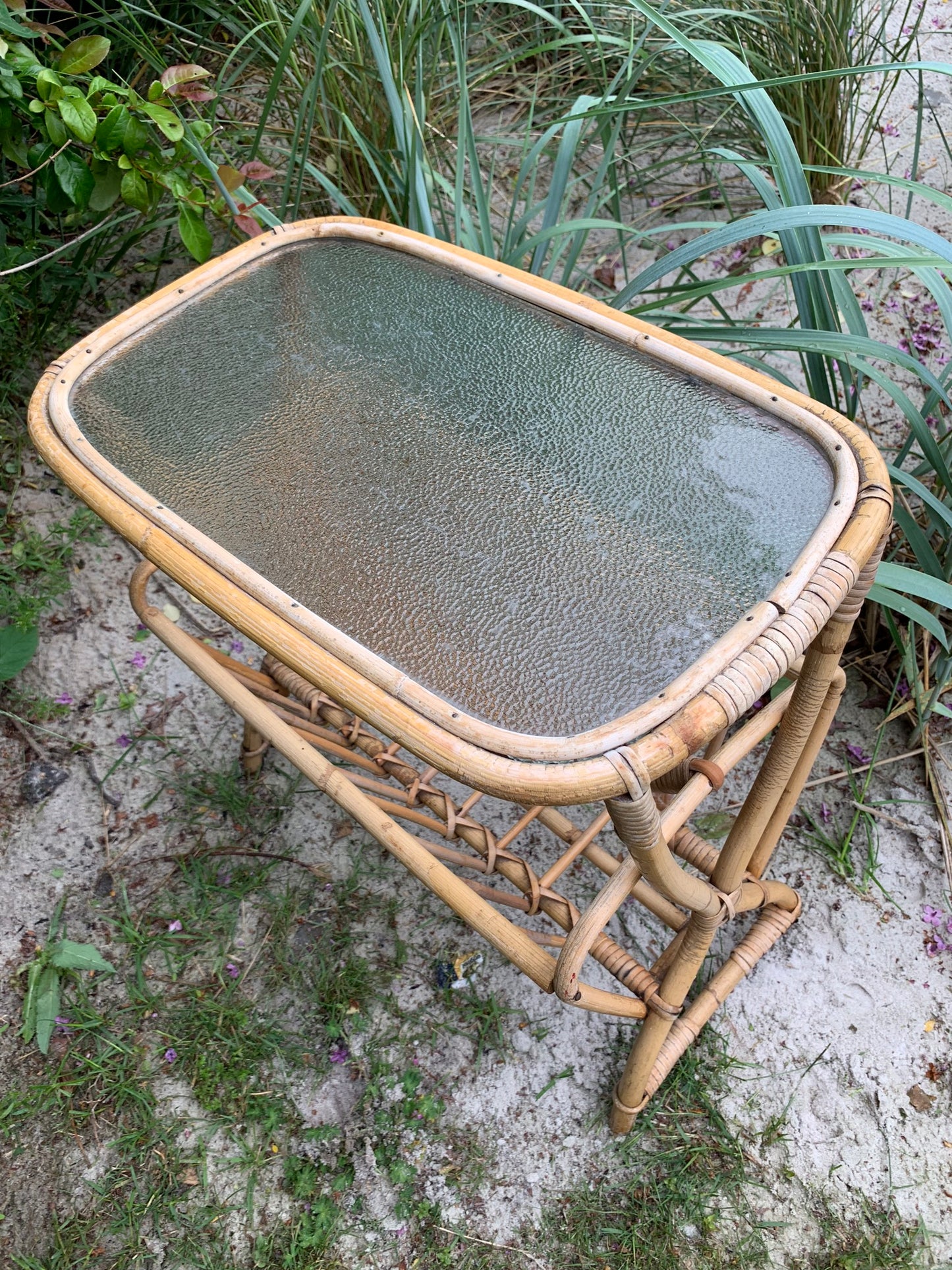 Bambustisch mit Glasplatte
