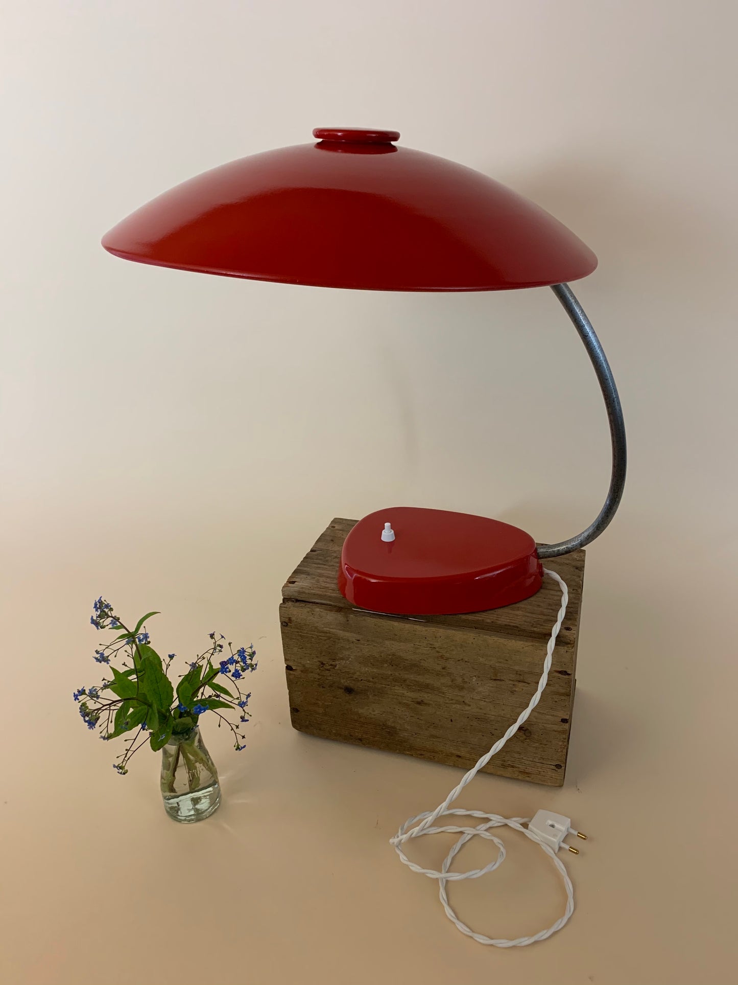 LBL-Lampe in schöner roter Farbe