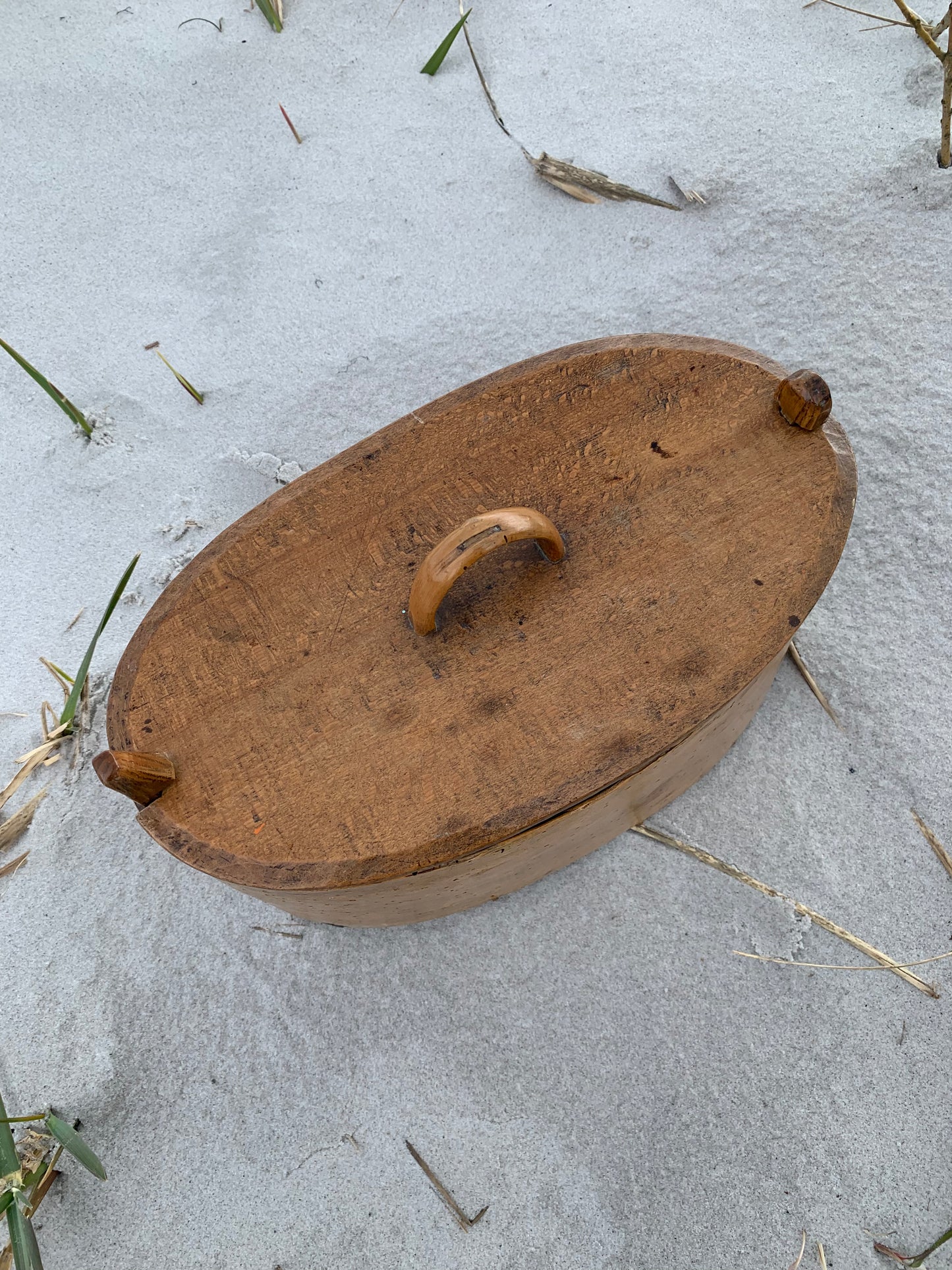 Holzkiste mit Deckel