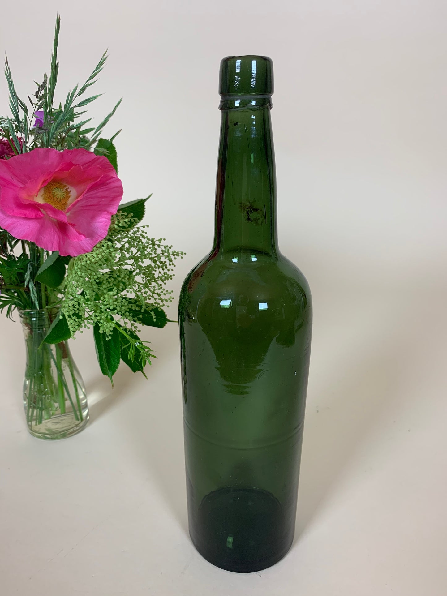 Dekorative grüne Flasche