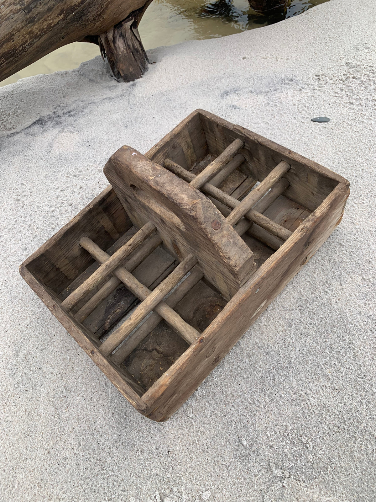 Holzkiste mit 12 Fächern