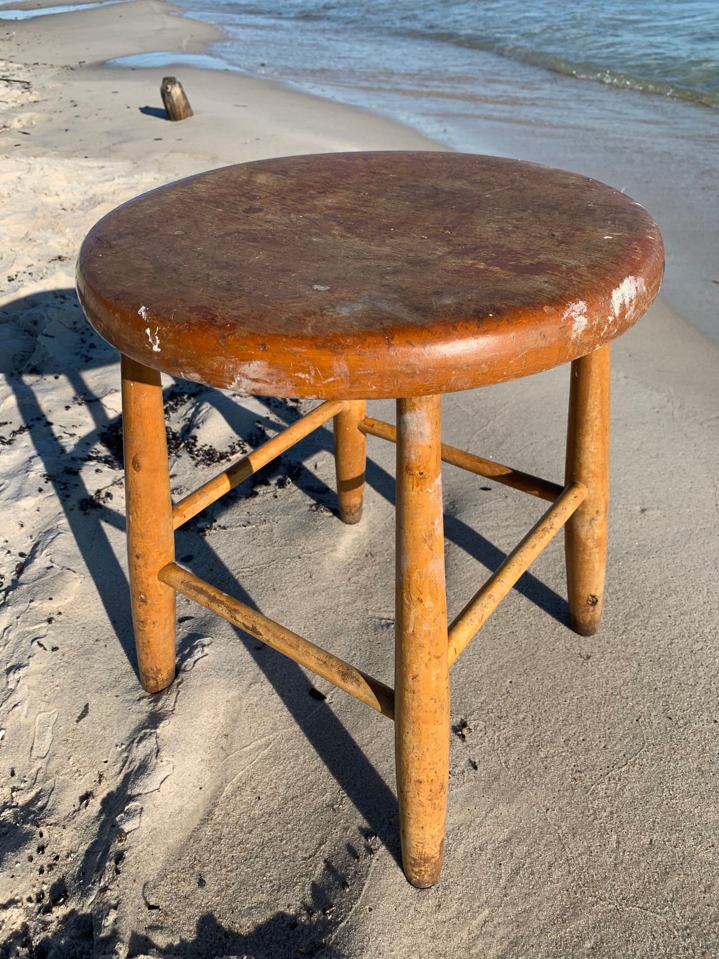 Hocker mit Patina