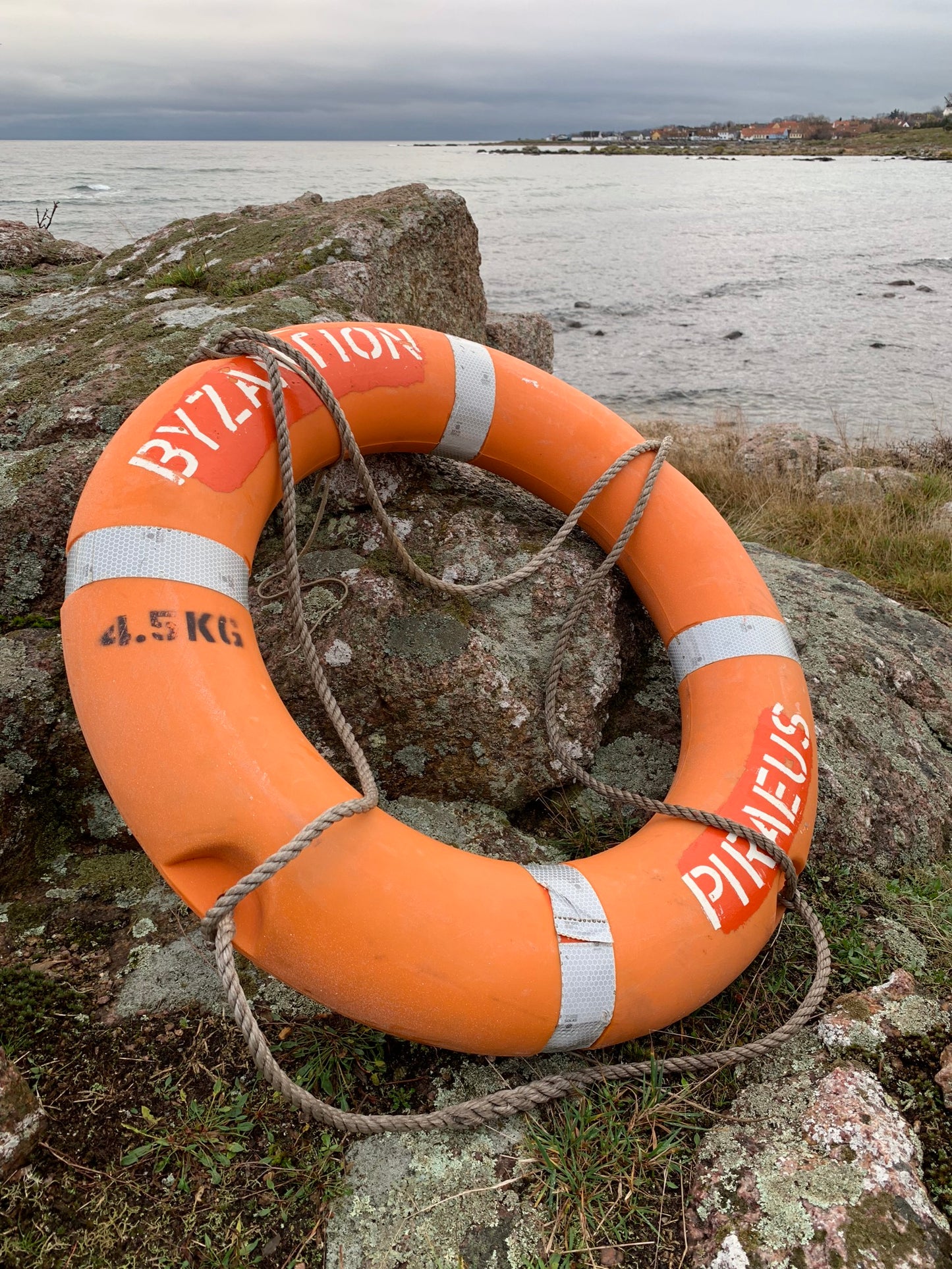 Rettungsring mit Schrift