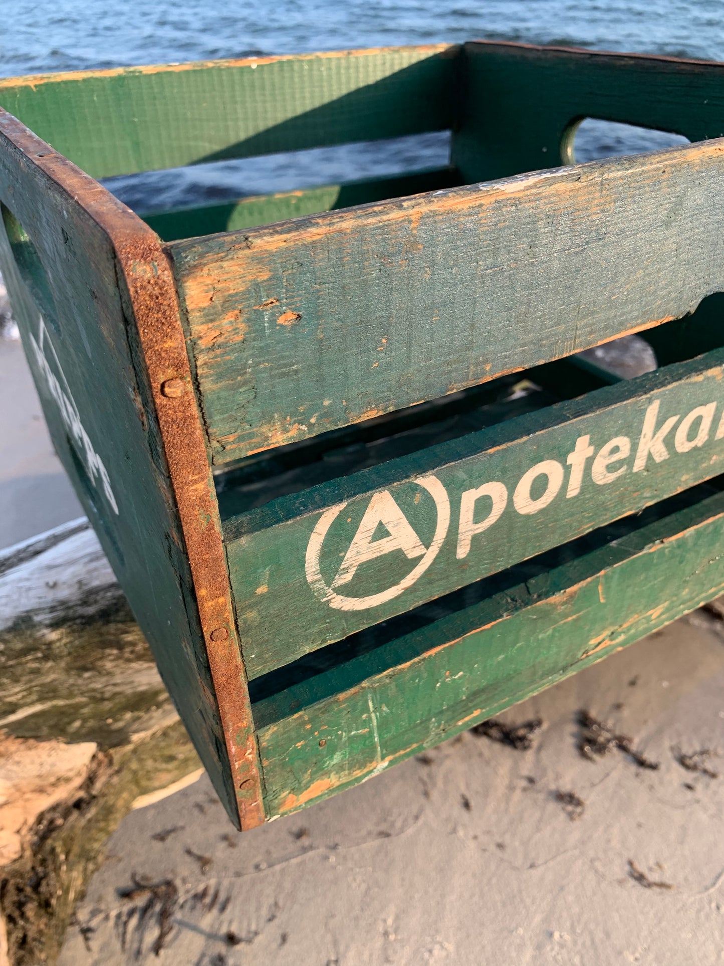 Holzkiste mit Text