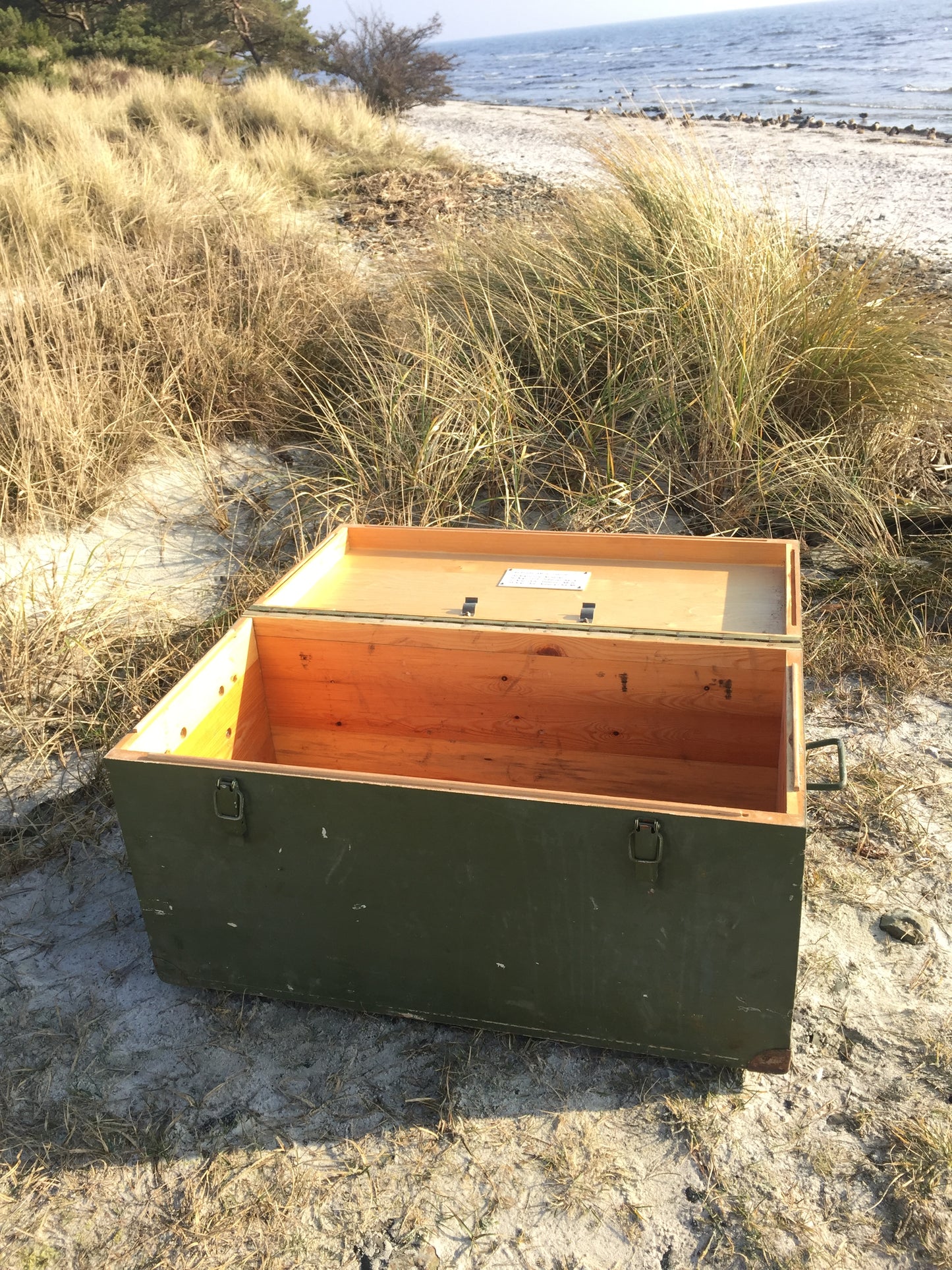 Große schöne Rote-Kreuz-Box