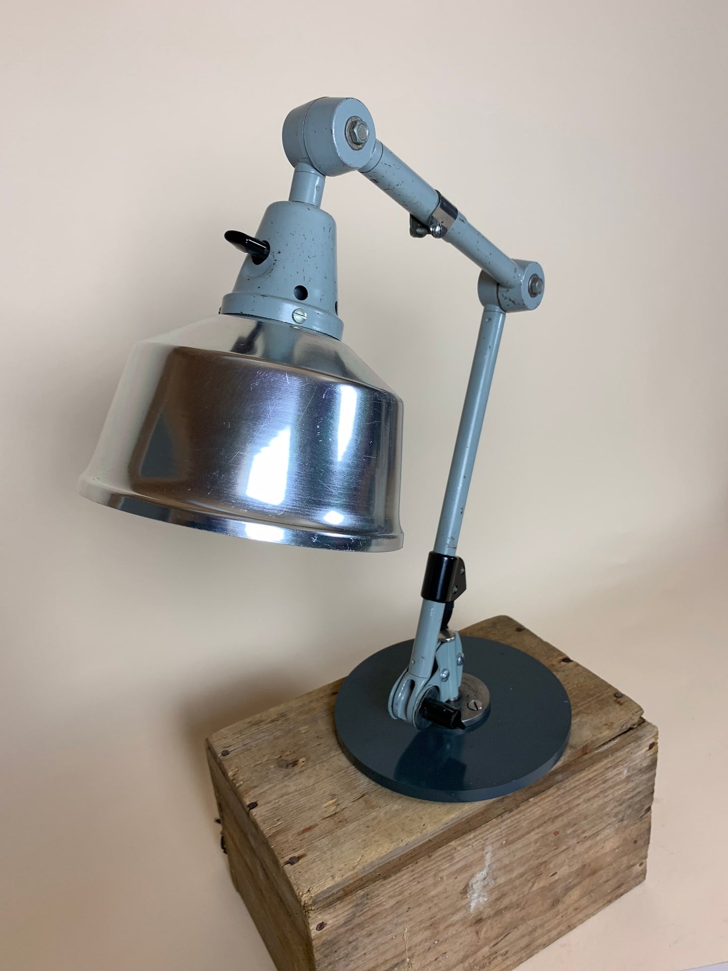 Midgard-Lampe - entworfen von Curt Fischer in den 1920er Jahren