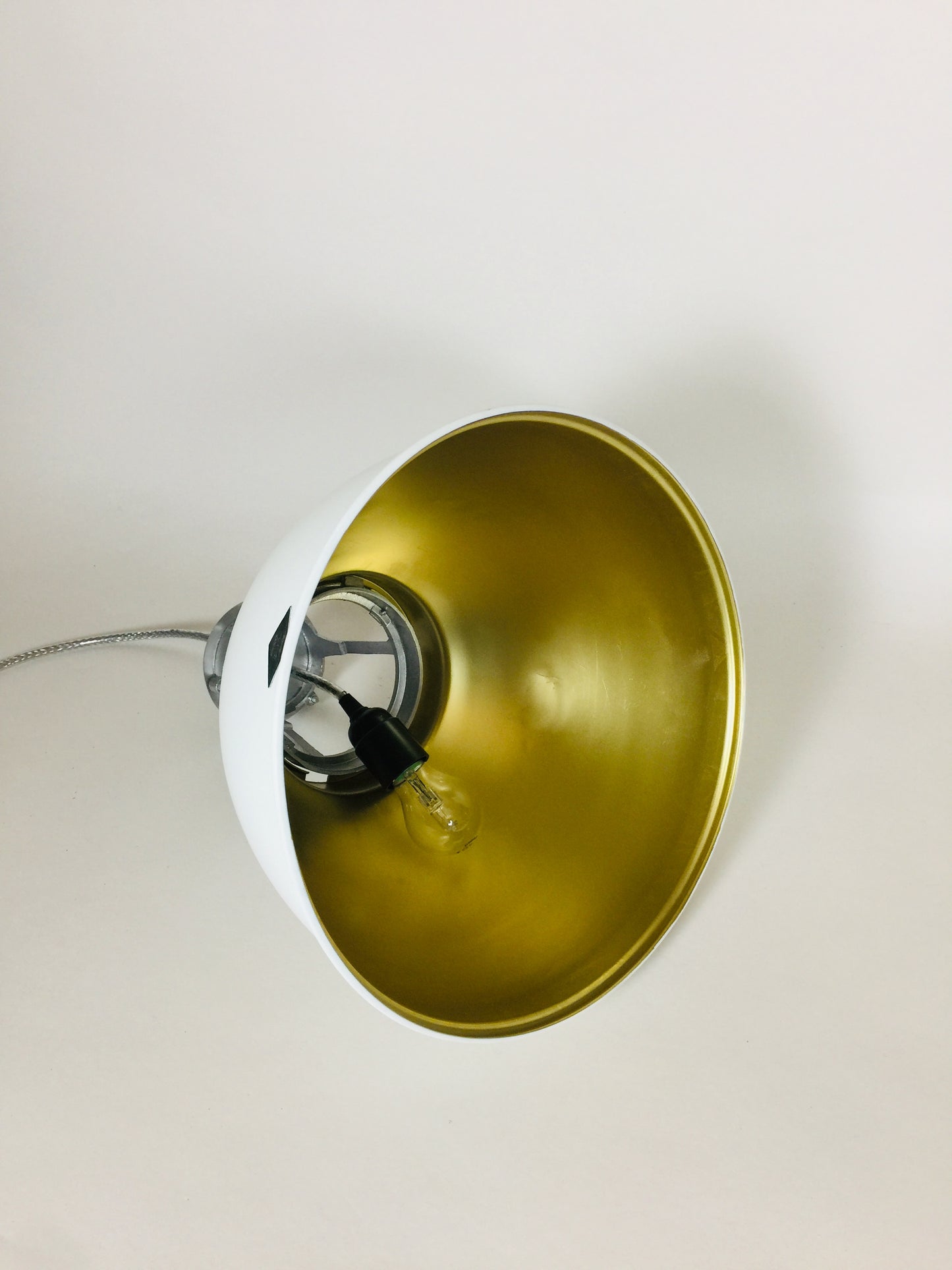 BTC-Lampe weiß mit Gold - Titan