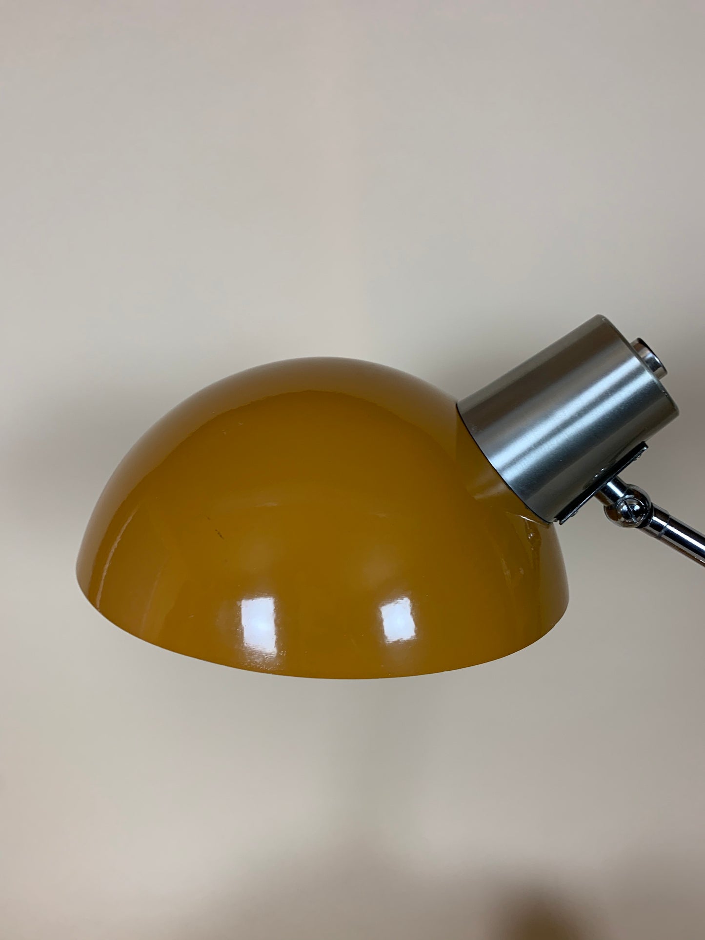 Schöne Retro-Lampe - Curry-Gelb