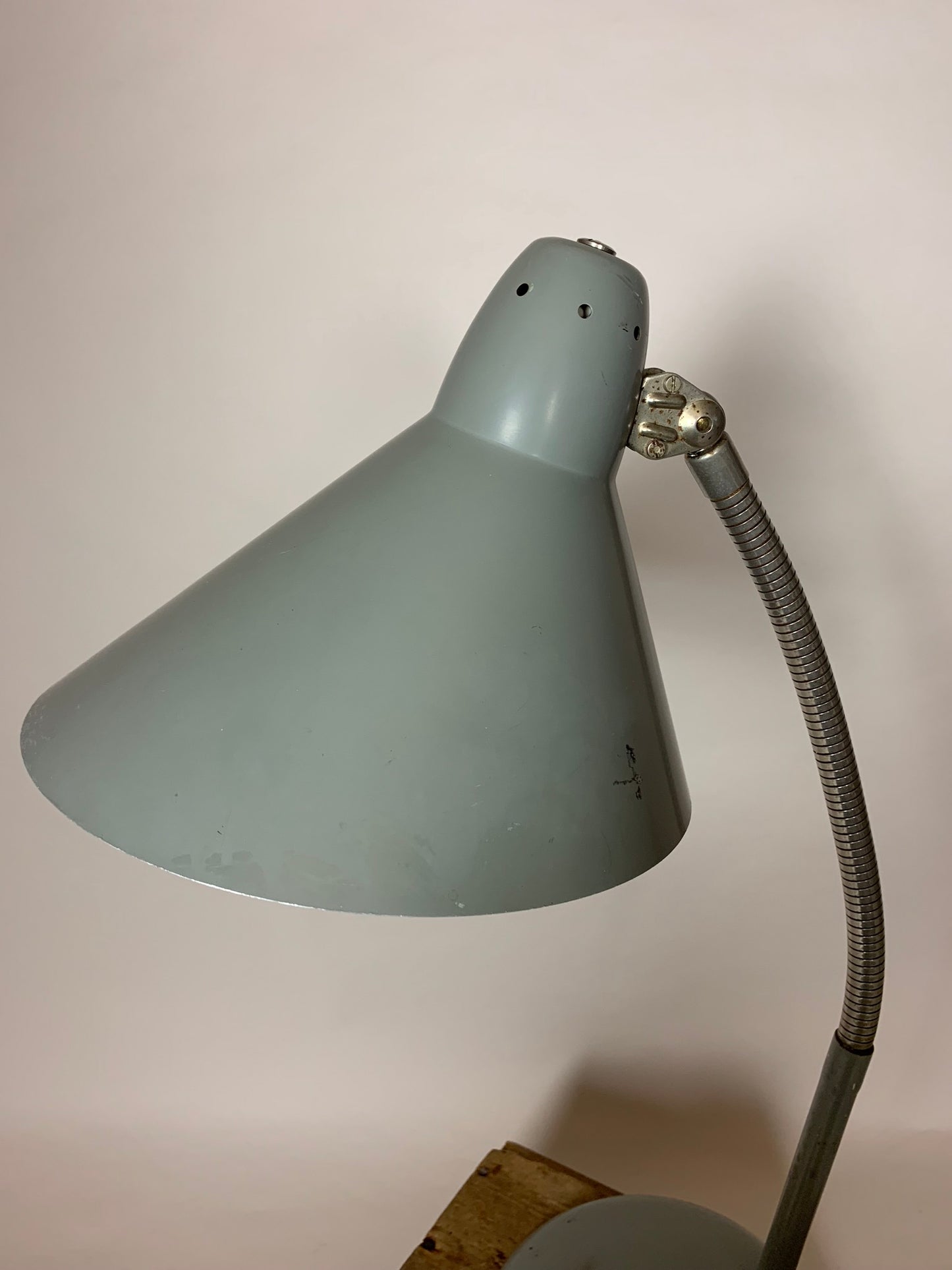 Lustige graue Hala Vintage-Lampe mit flexiblem Arm