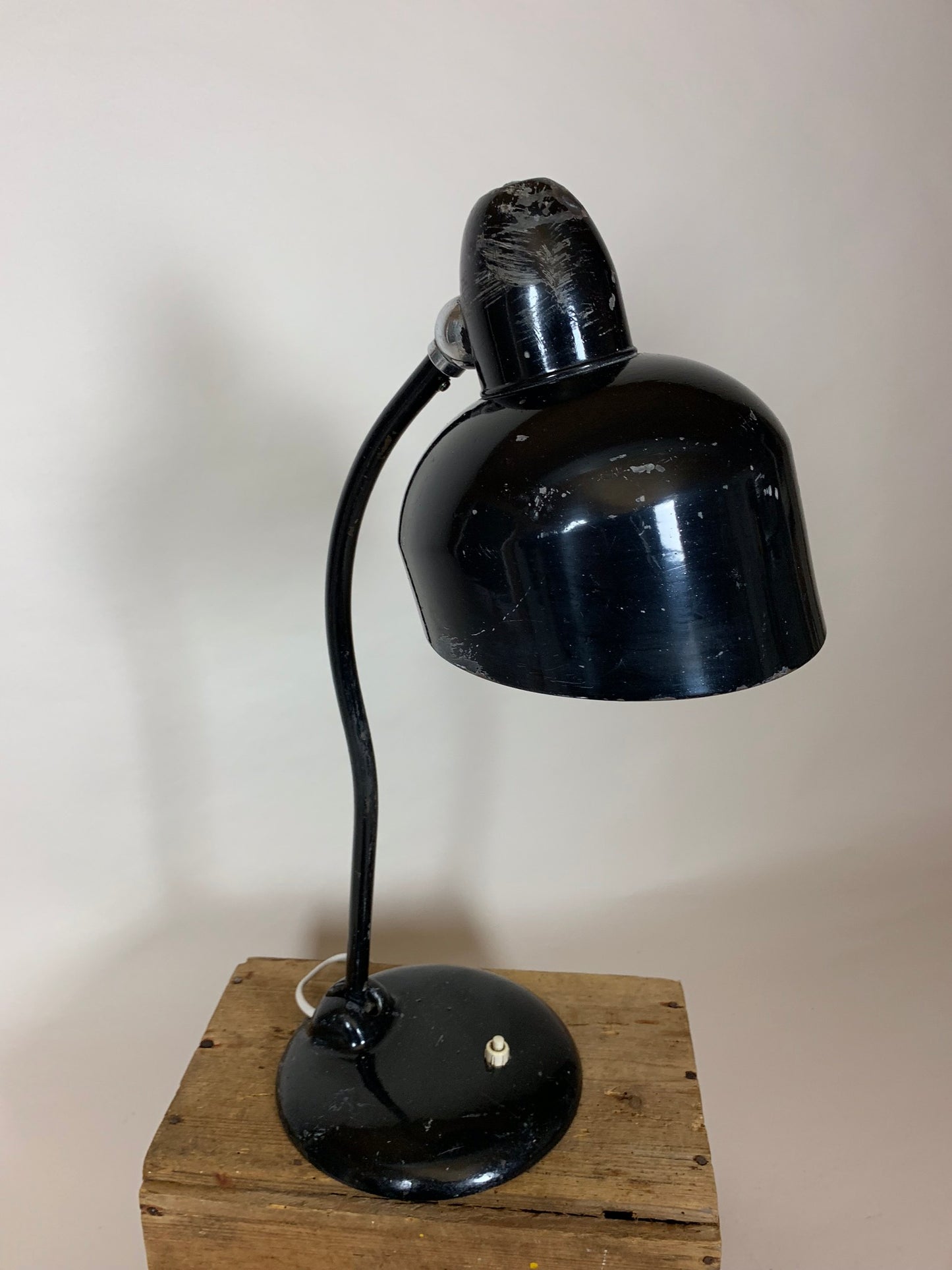 Raw Escolux Vintage Lampe mit Patina