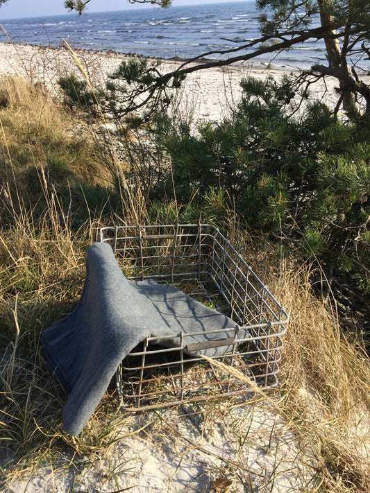 Schöner alter Drahtkorb aus Metall