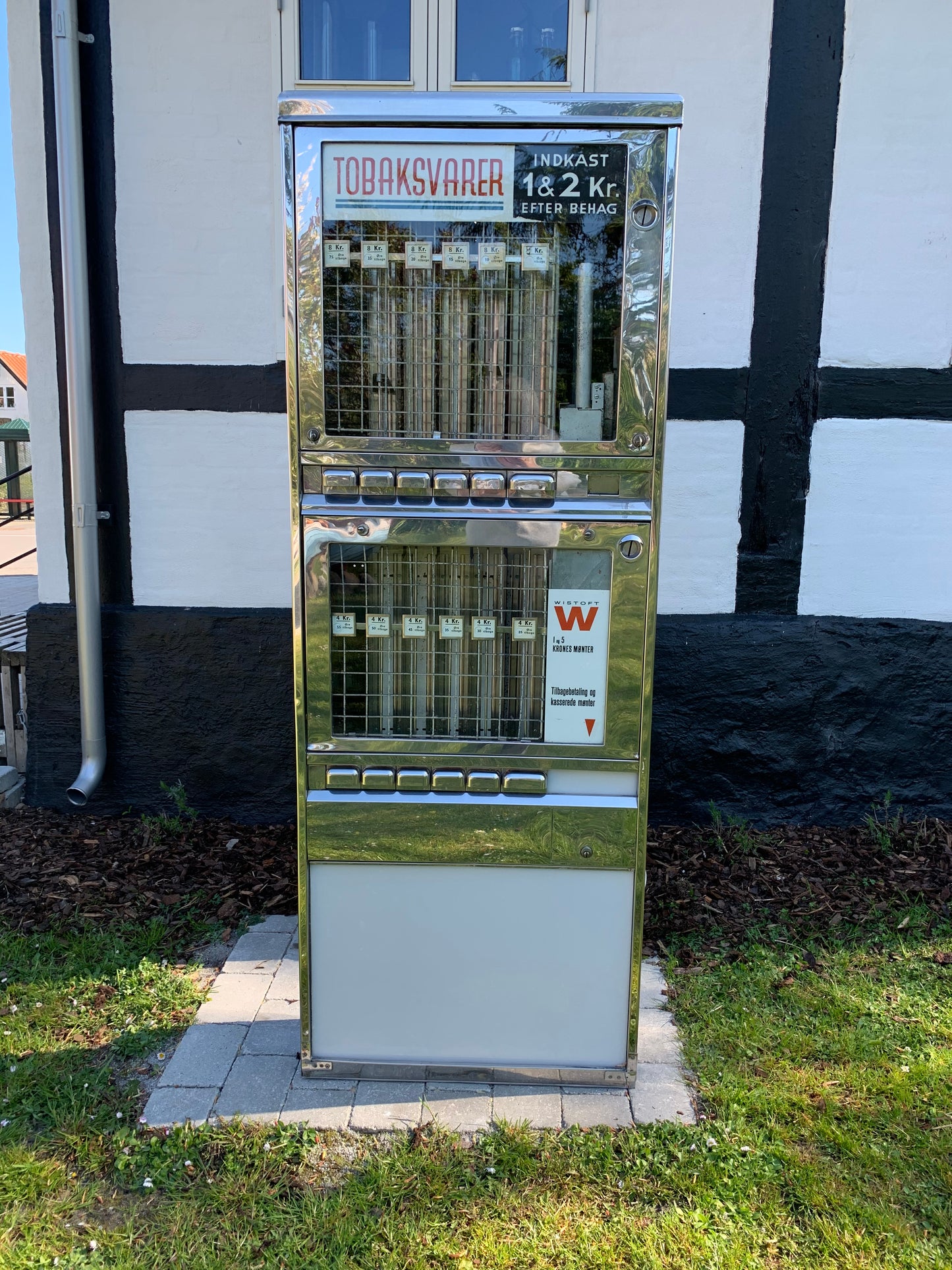 Schöner alter Automat für Zigaretten
