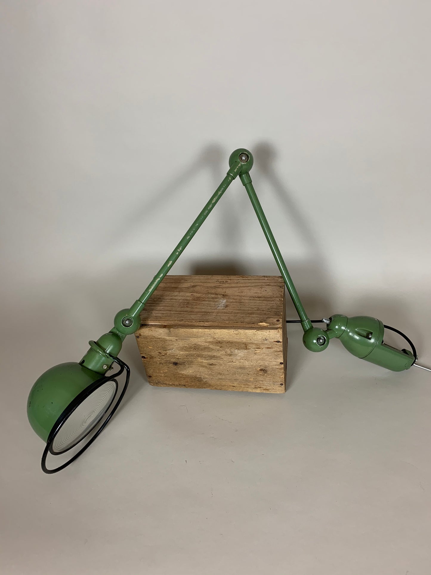 Jieldé Lampe mit 2 Armen und Tischbefestigung - Grün